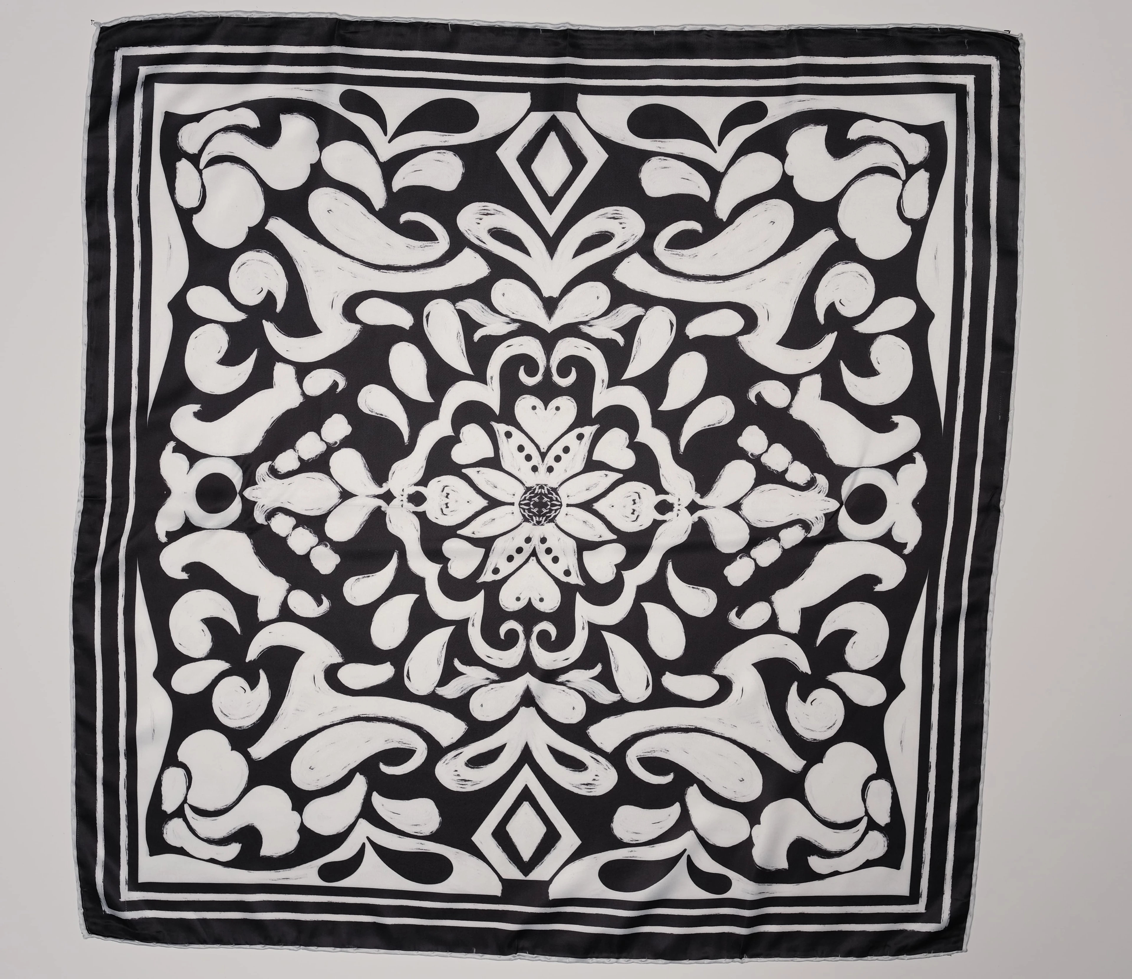 Less Atelier Tile Black Fular 65x65