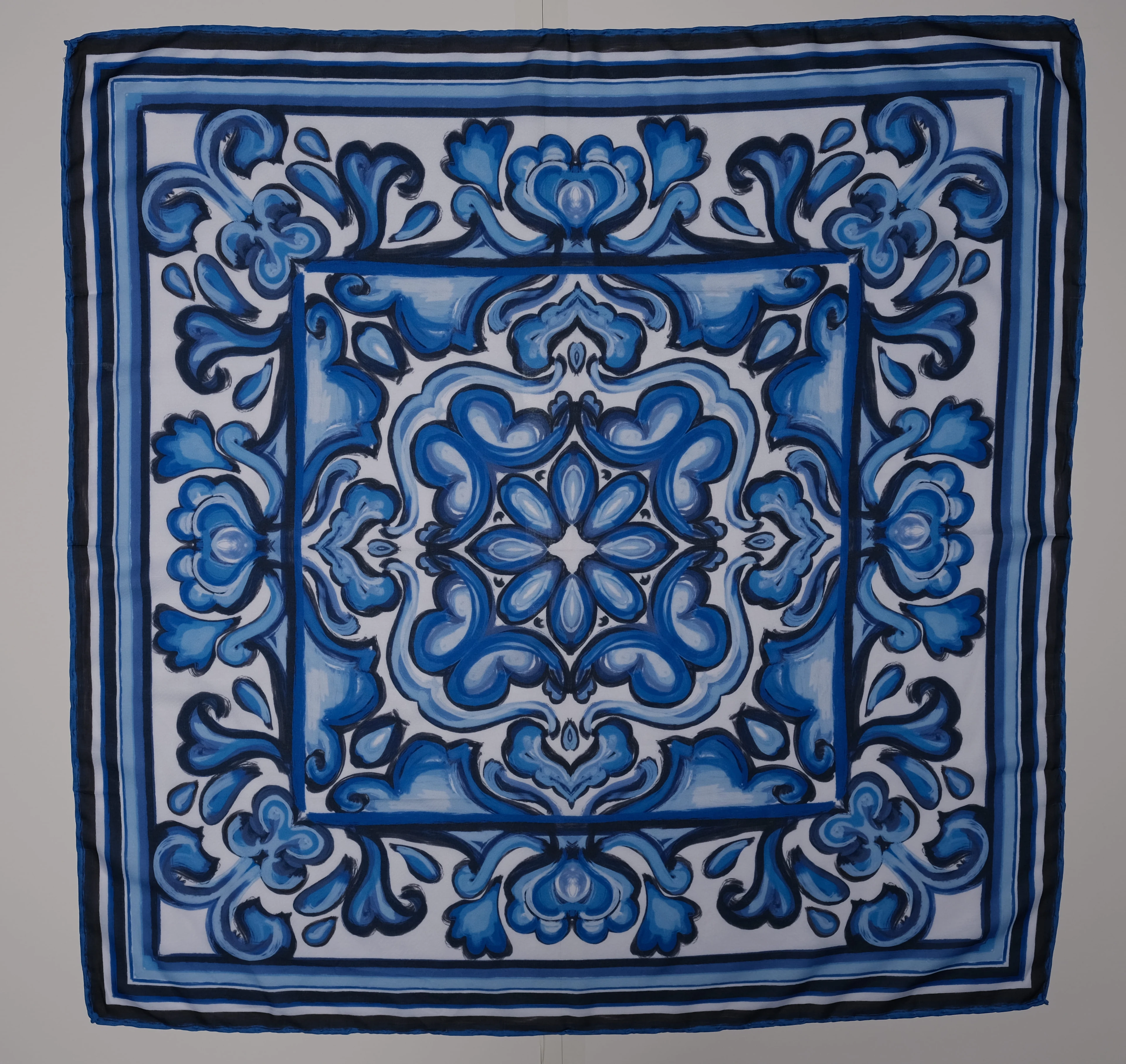 Less Atelier Tile Blue Fular 90x90