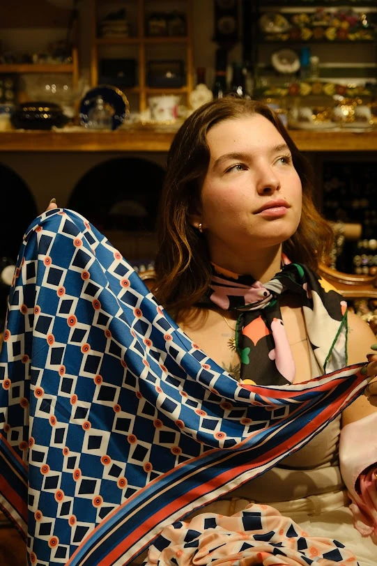 Less Atelier Caro Navy Fular 65x65