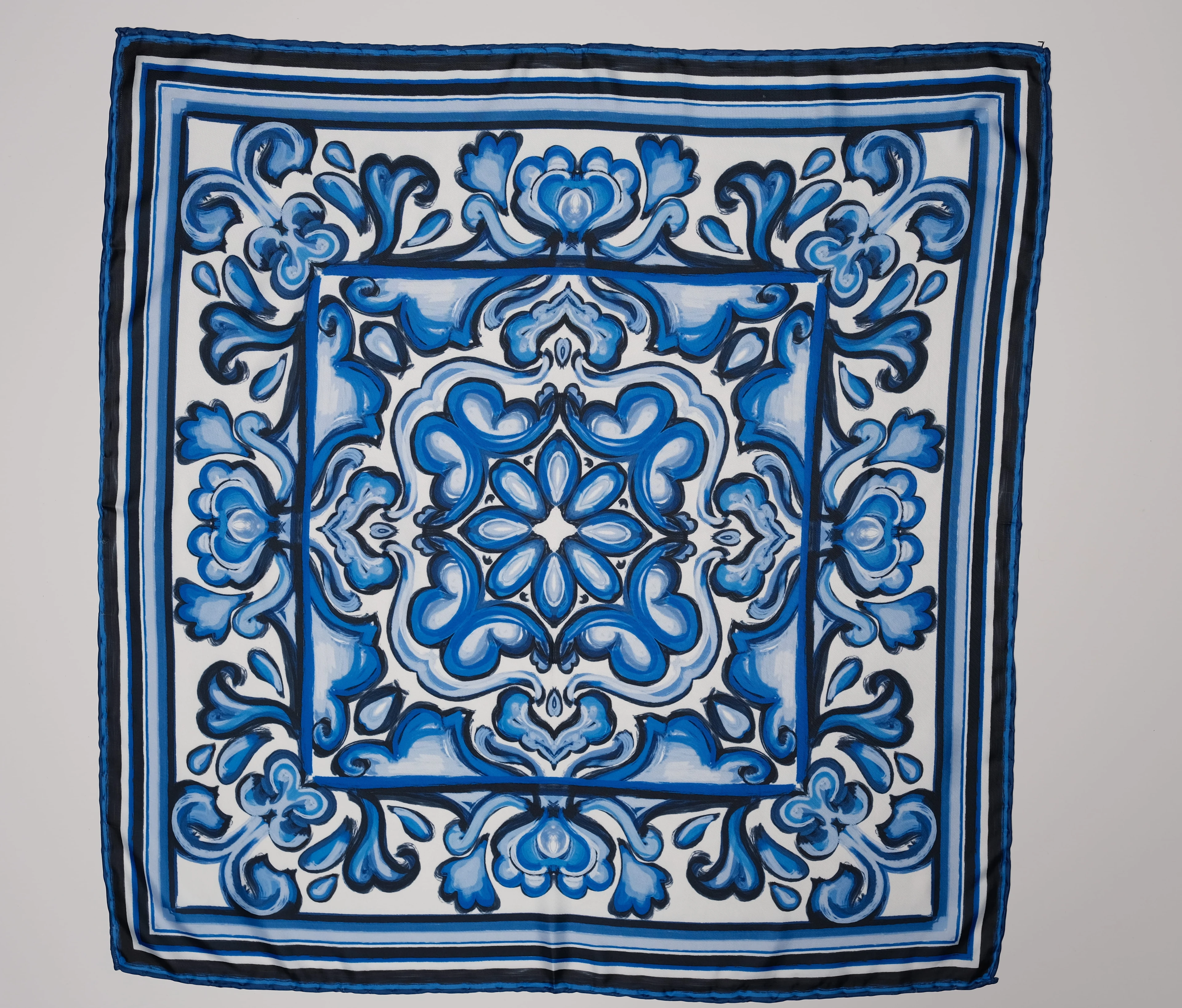 Less Atelier Tile Blue Fular 65x65