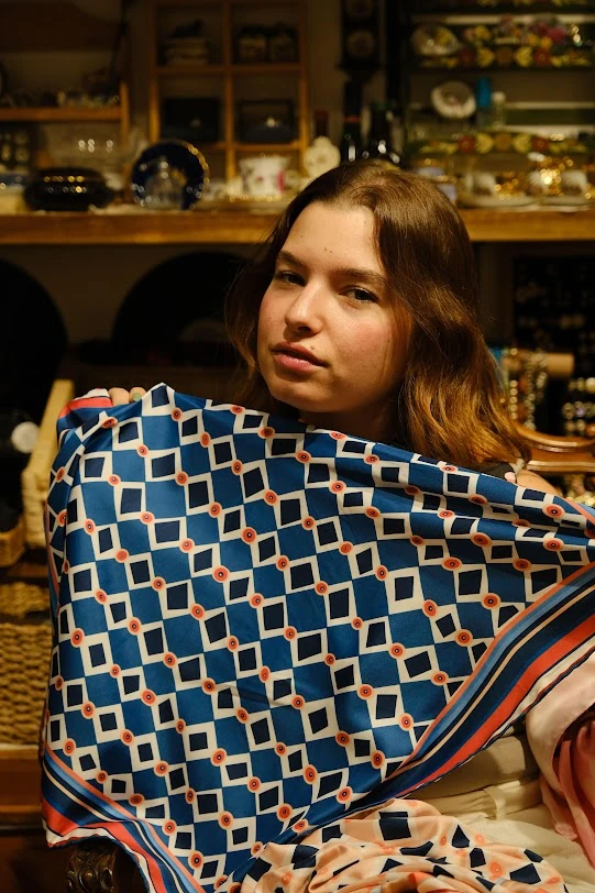 Less Atelier Caro Navy Fular 65x65