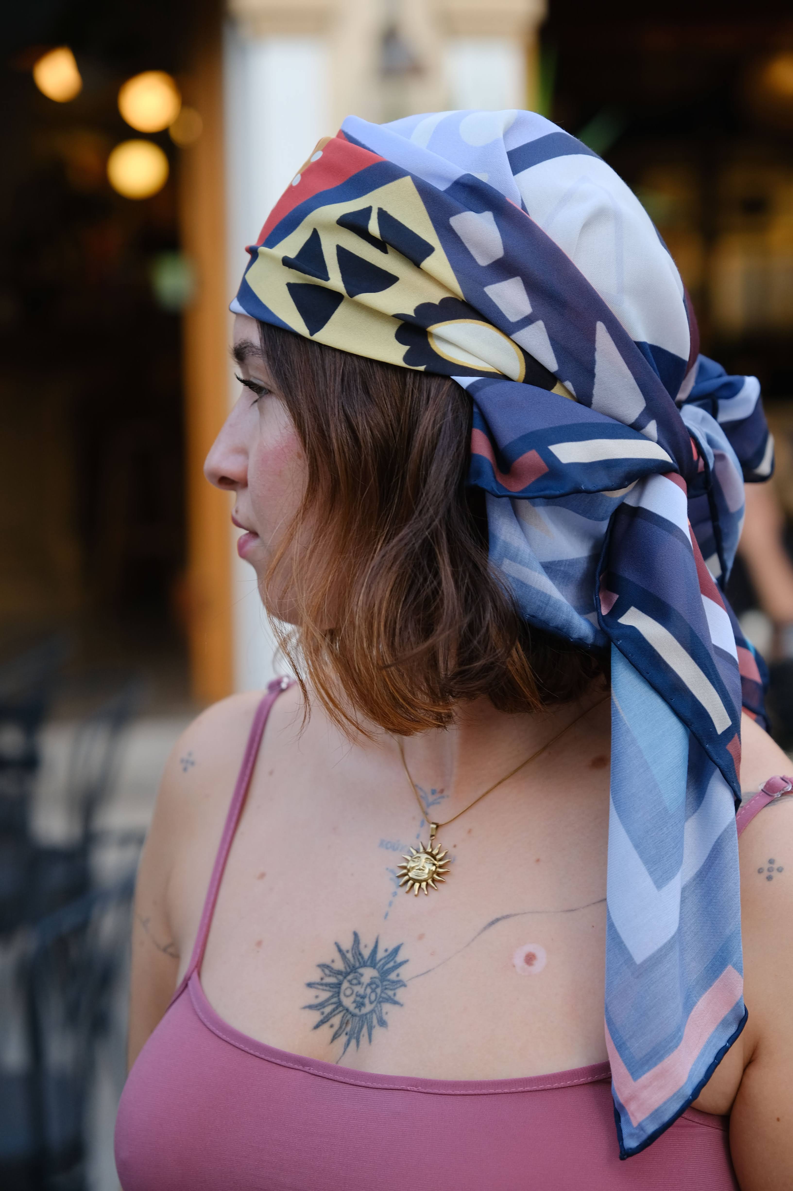 Less Atelier Geometry Fular 90x90