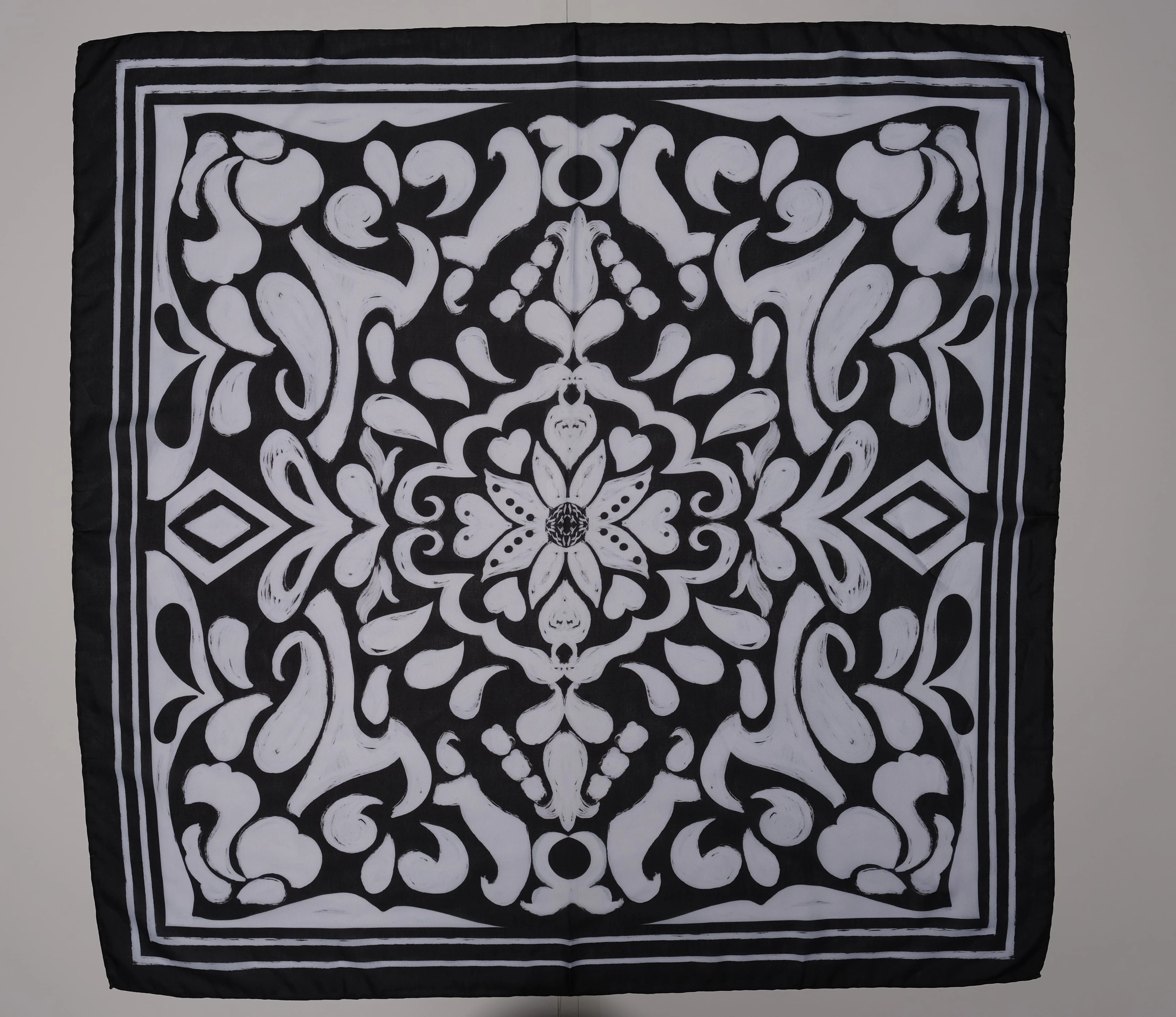 Less Atelier Tile Black Fular 90x90 