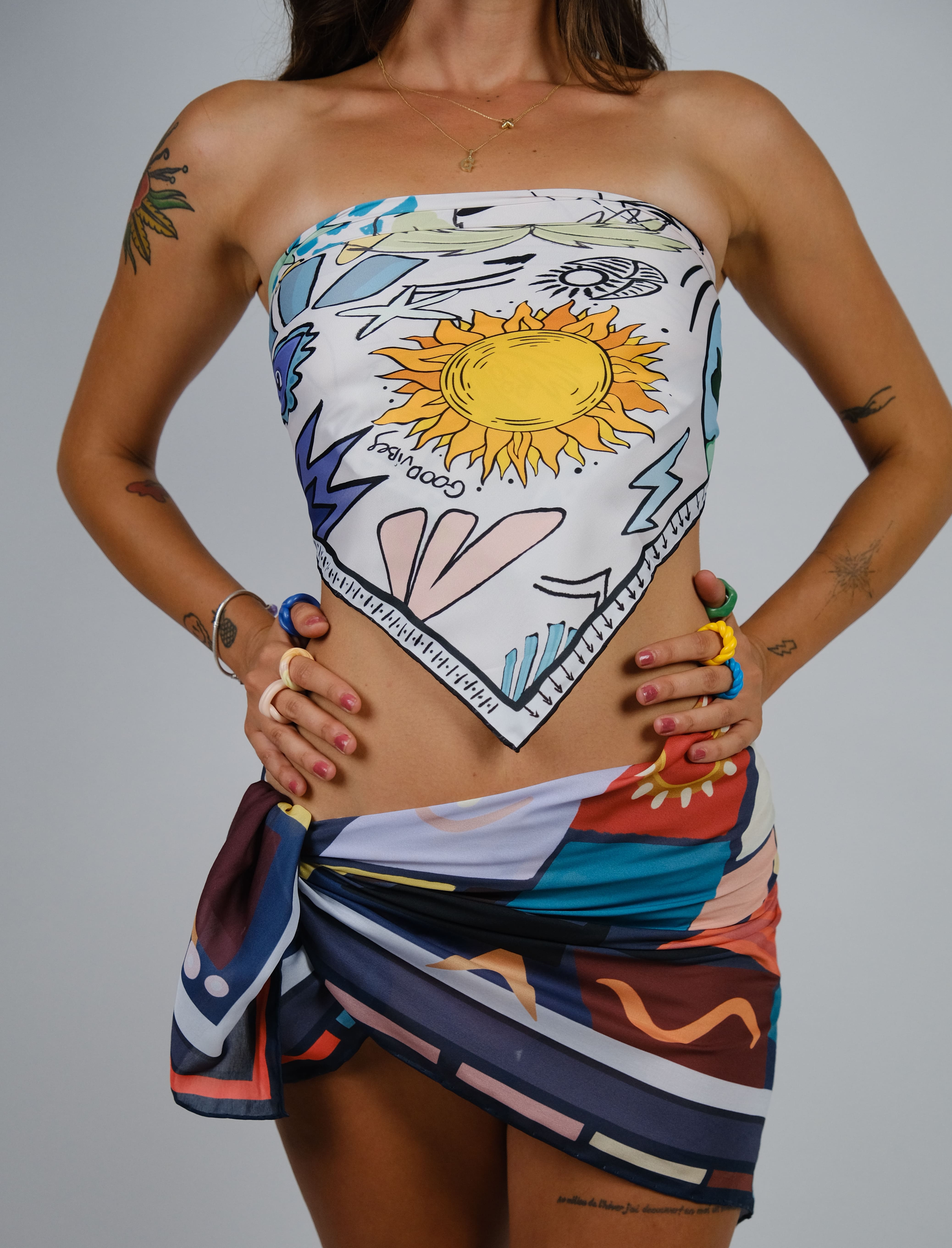 Less Atelier Geometry Fular 90x90