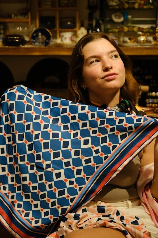 Less Atelier Caro Navy Fular 65x65