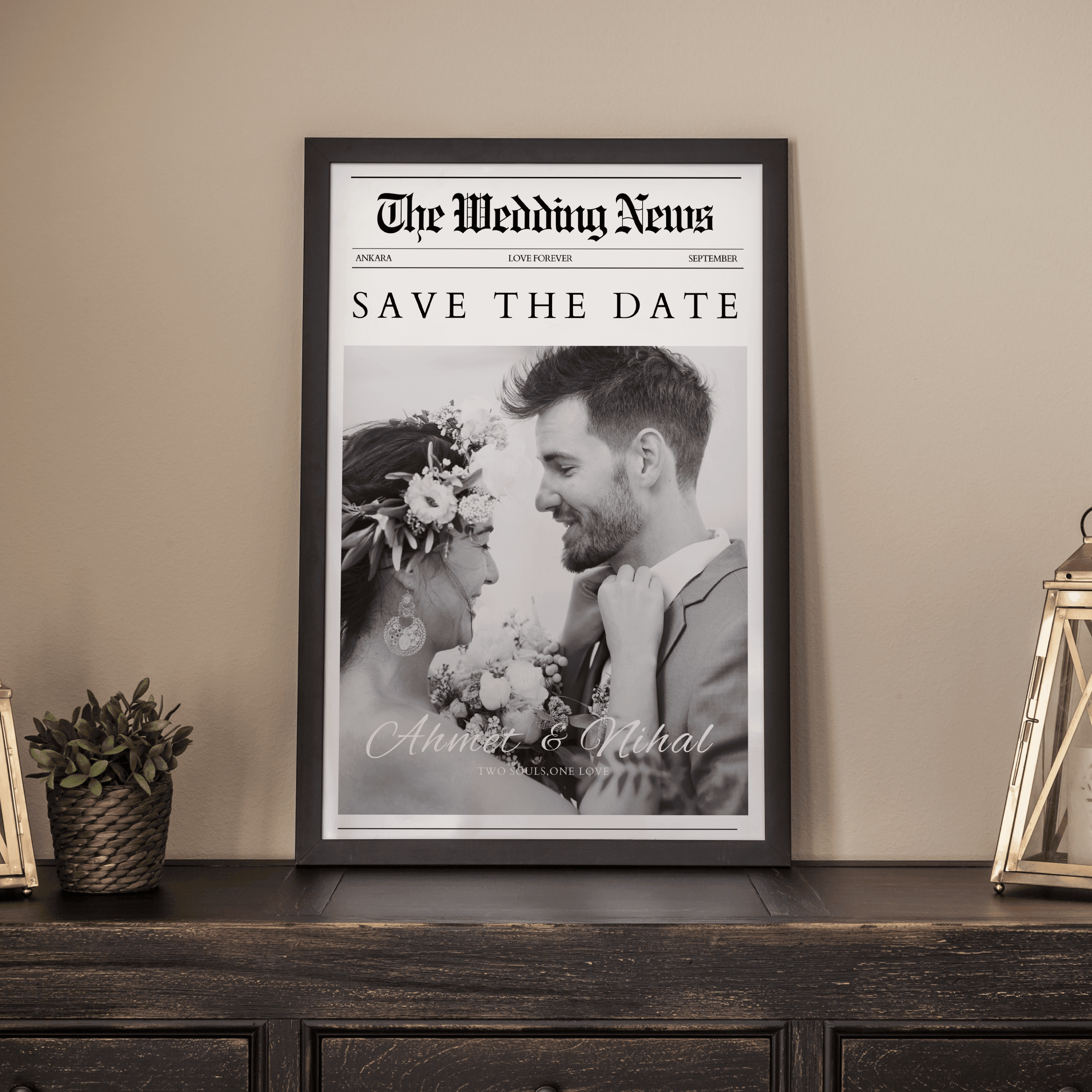 Sonsuz Aşk Çerçeveli “The Wedding News” Tablosu(Siyah-Beyaz)