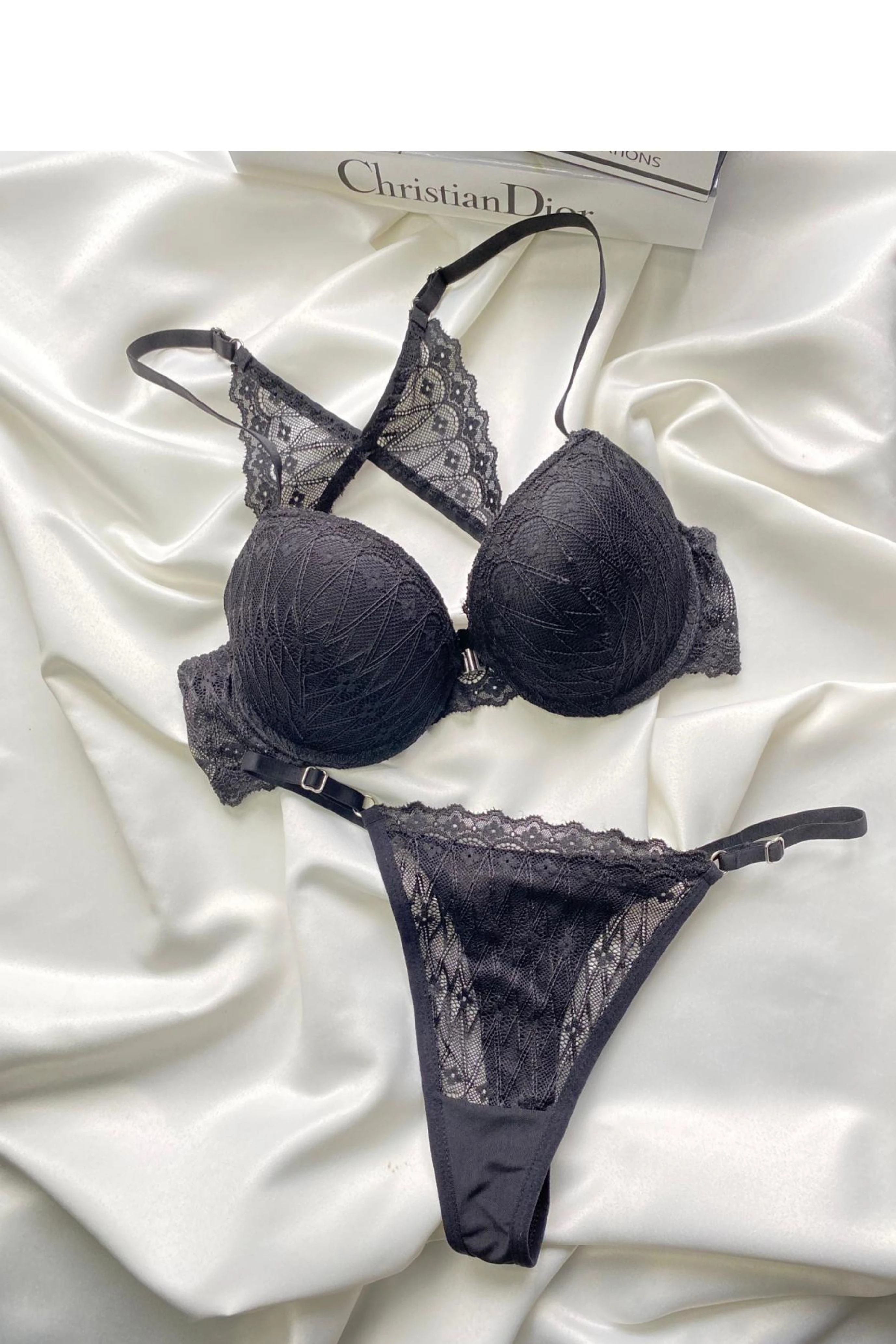 Siyah Renkli Dantel Desenli Destekli Sütyen ve Külot Takımı Kelebek Koleksiyonu