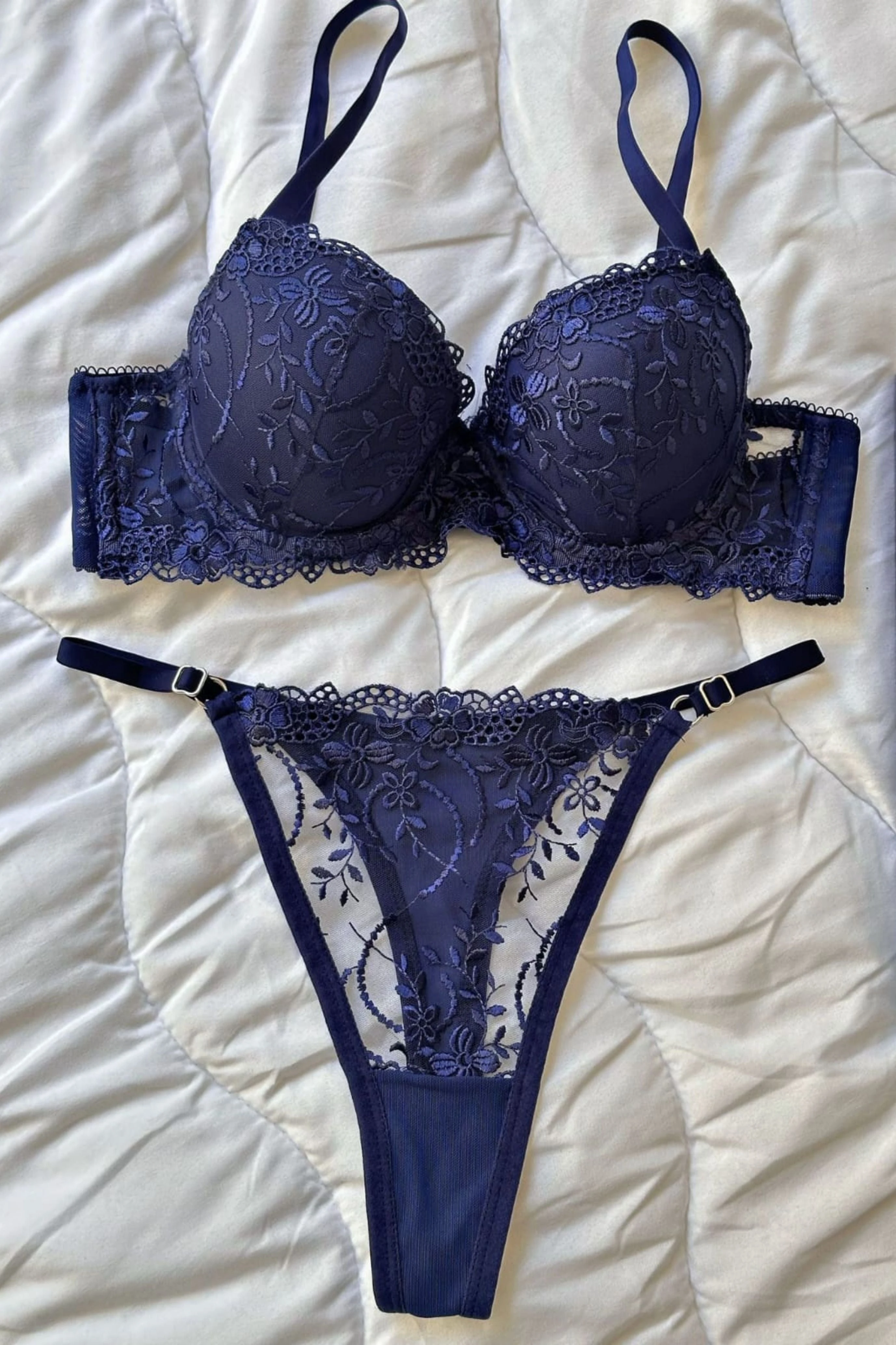 Lacivert Renkli Dal Çiçek Desenli Destekli Sütyen Takımı Brode Koleksiyonu