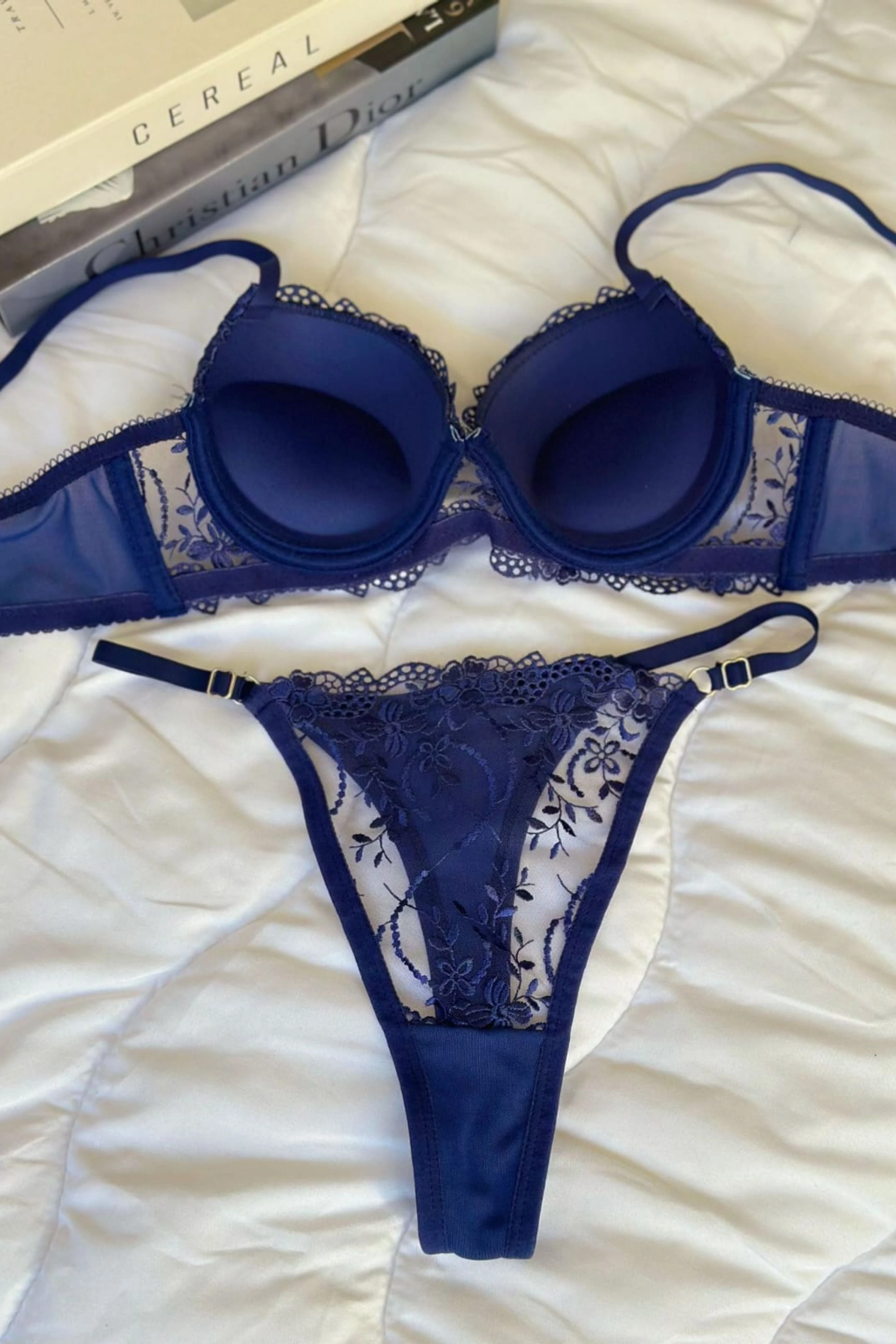 Lacivert Renkli Dal Çiçek Desenli Destekli Sütyen Takımı Brode Koleksiyonu