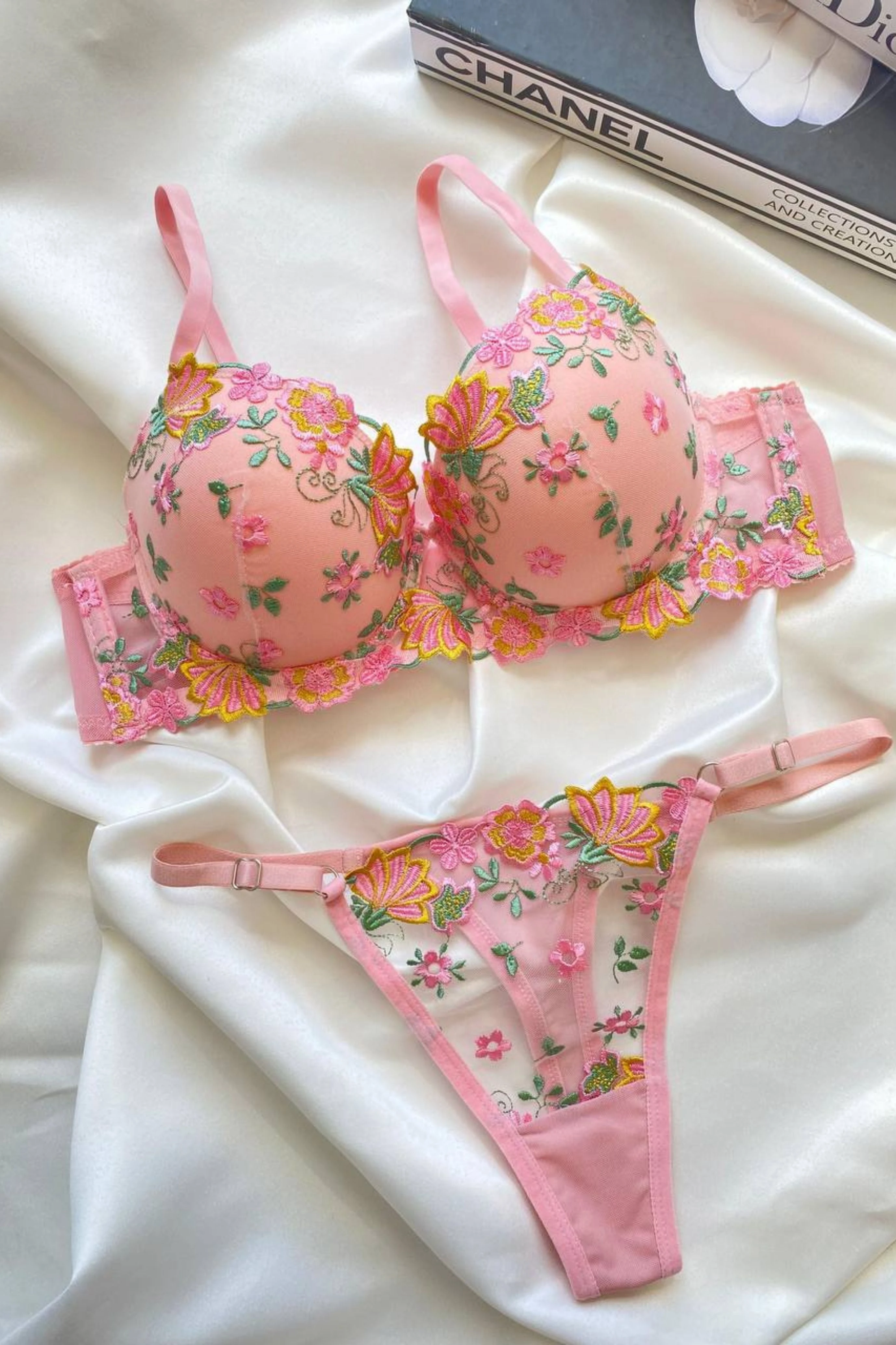 Pembe Renkli Çiçek Desenli Destekli Sütyen Takımı Brode Koleksiyonu