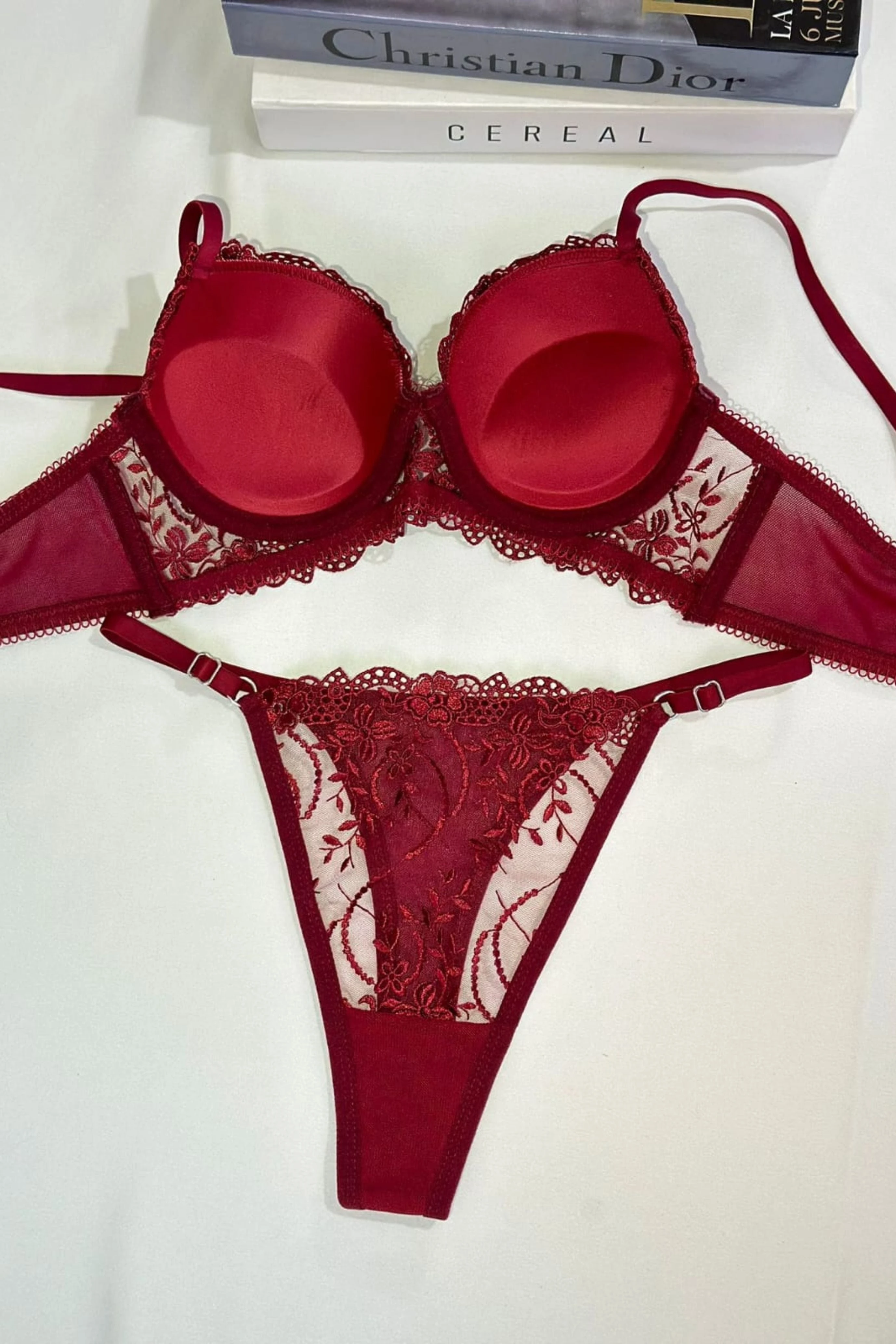 Kırmızı Renkli Dal Çiçek Desenli Destekli Sütyen Takımı Brode Koleksiyonu