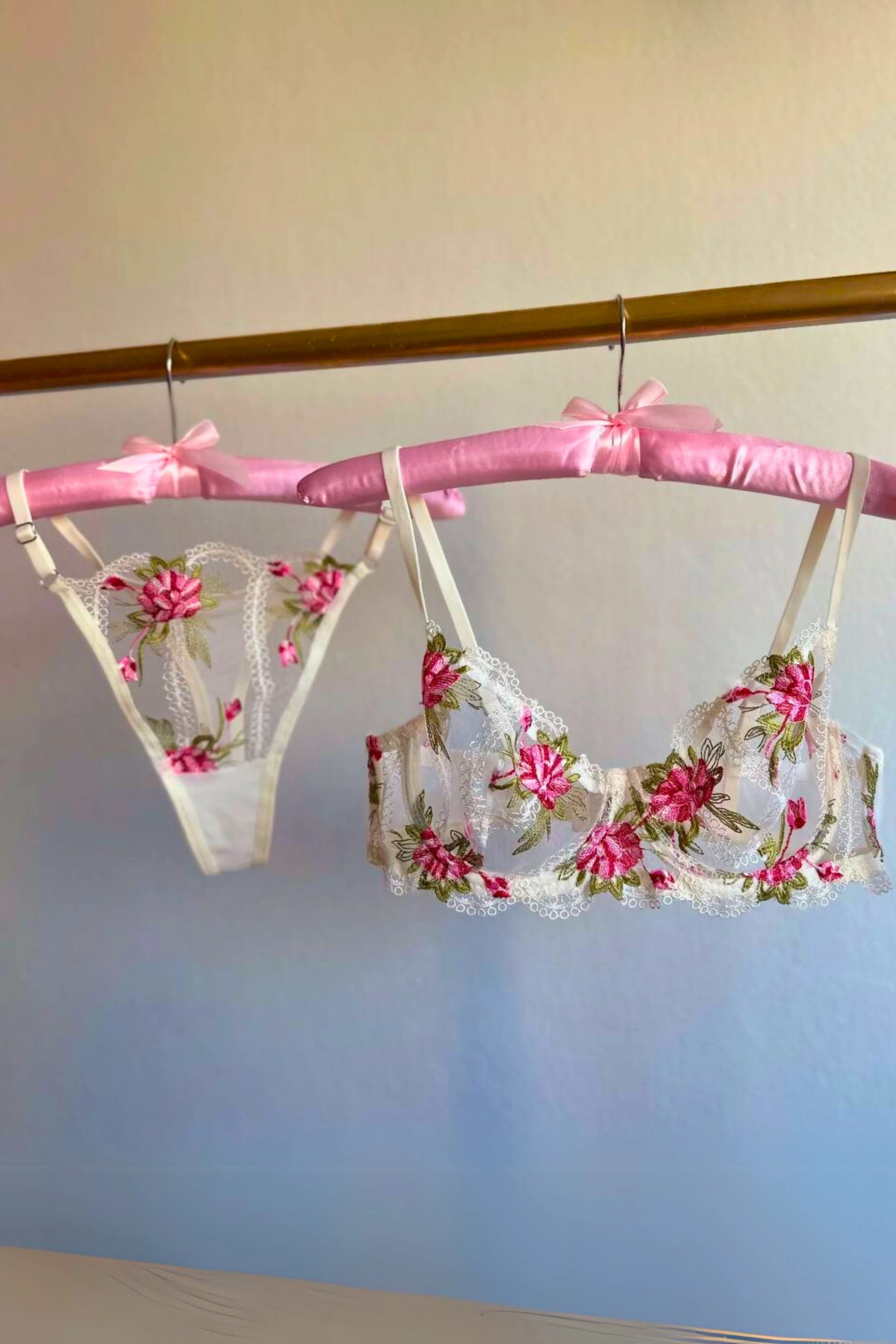 Ekru Renkli Çiçek Detaylı Desteksiz Sütyen ve Külot Takımı Sunflower Dream Collection