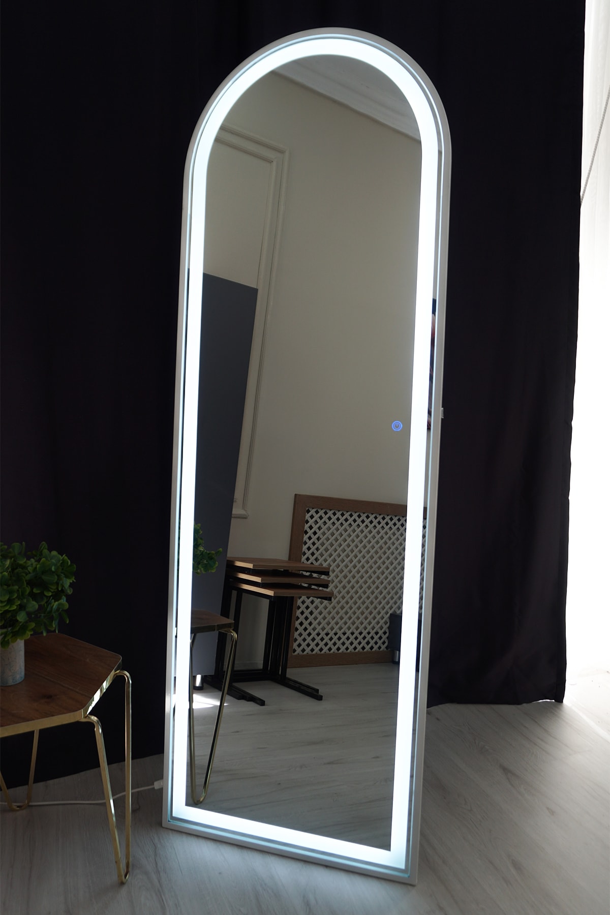 LED İşikli Metal Çerçeveli Influencer Ve Ayaklı Boy Aynası 180 x 60 Cm