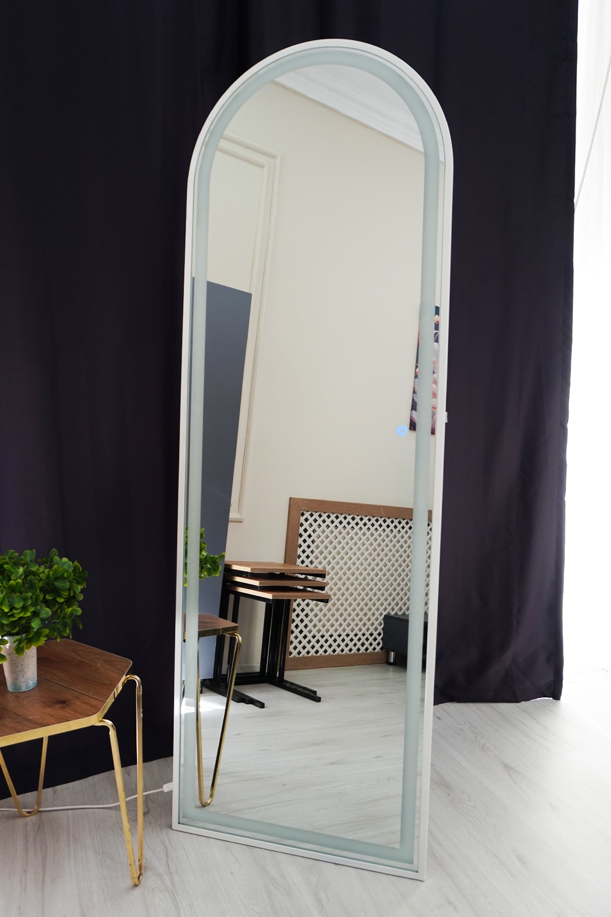 LED İşikli Metal Çerçeveli Influencer Ve Ayaklı Boy Aynası 180 x 60 Cm