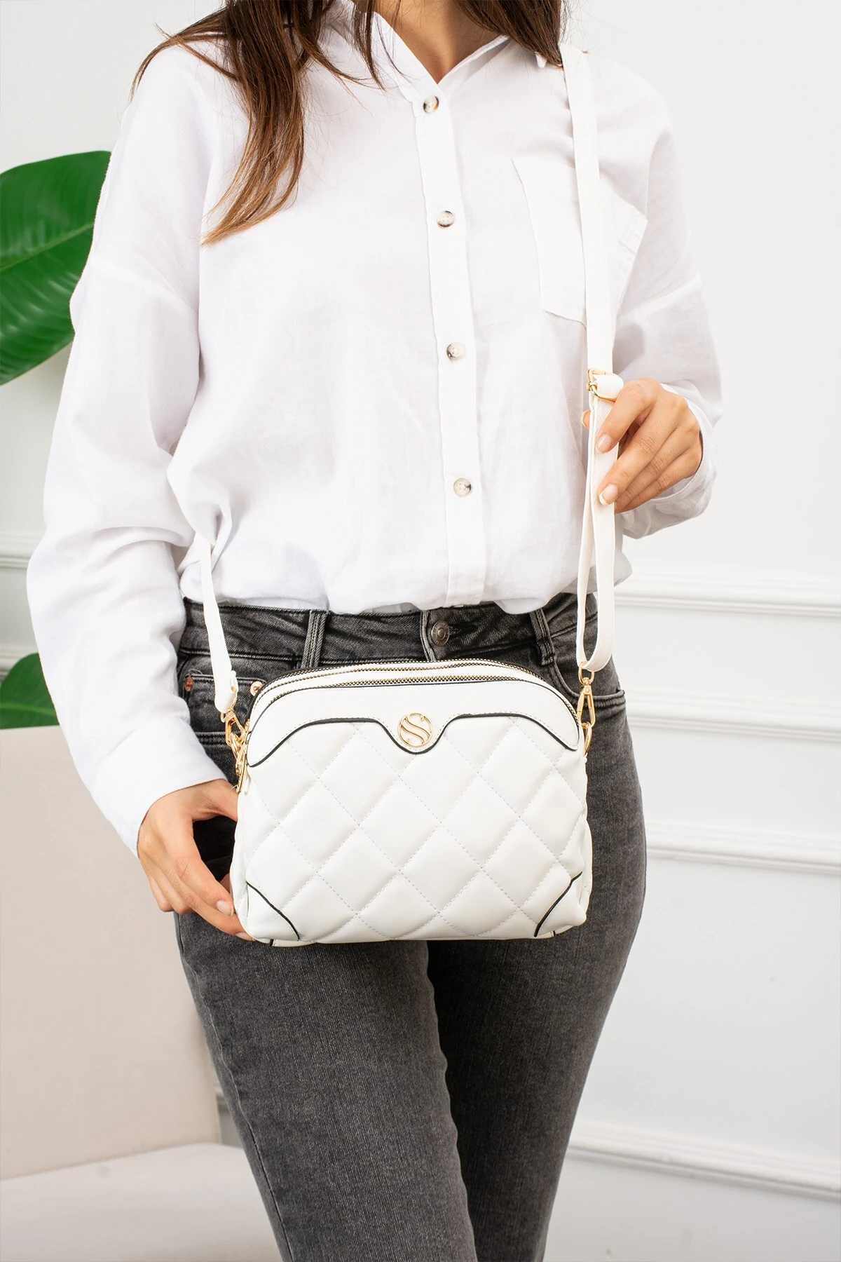 Kadın Beyaz 4 Bölmeli Ayarlanabilir Çapraz Askılı Kapitone Yumuşak Deri Omuz Çantası PBM1267