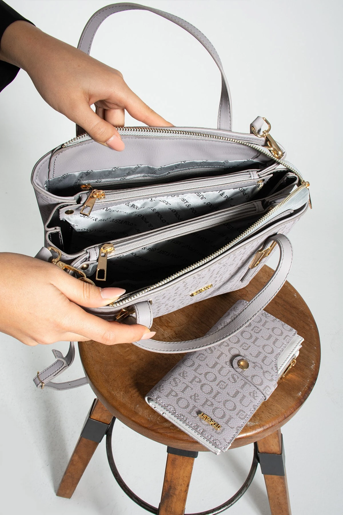 Kadın Beyaz Yeni Sezon Büyük Boy 5 Bölmeli El ve Omuz Çantası 26x20cm TR3040