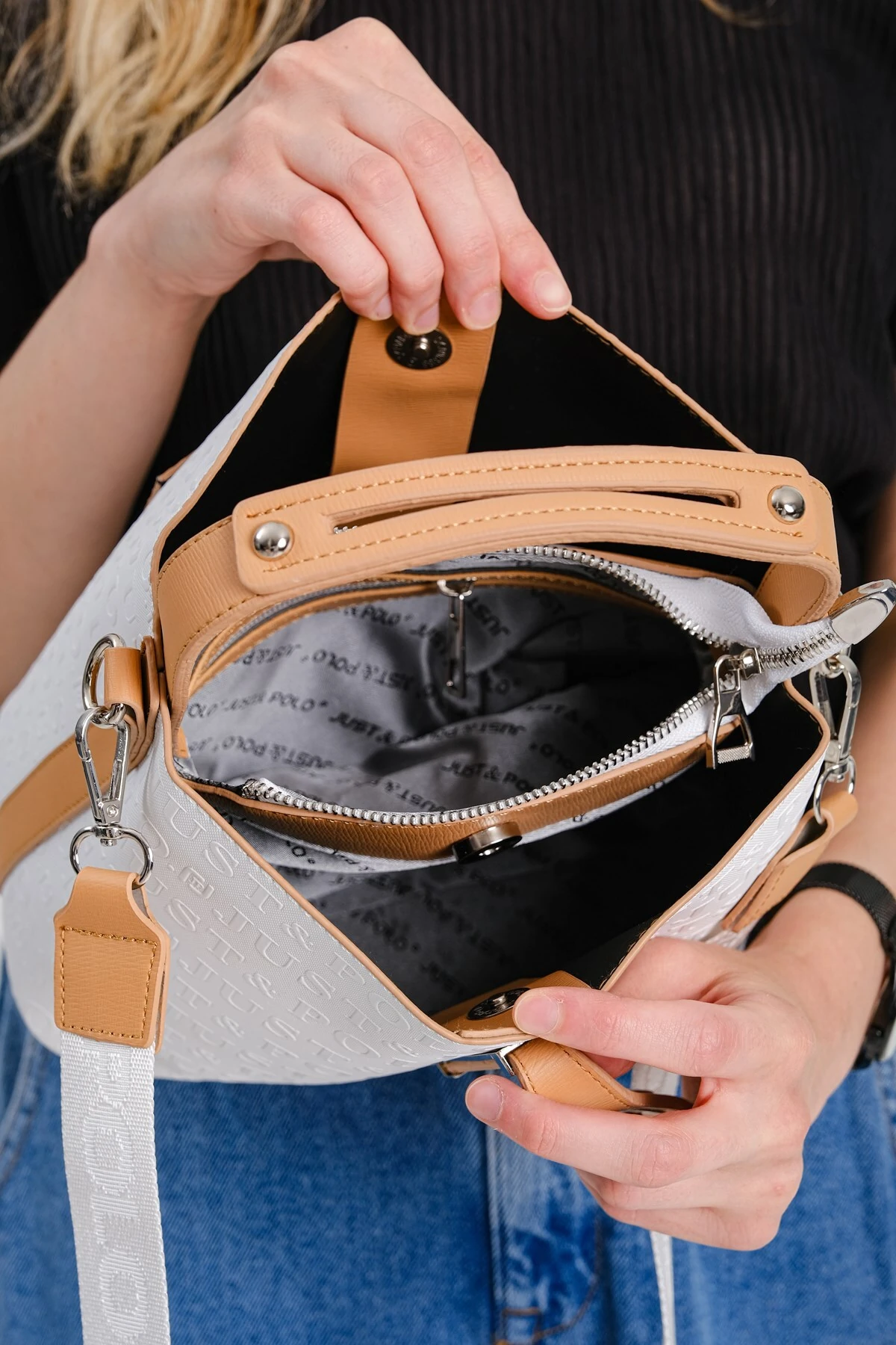 Baskı Desenli Su Geçirmez 3 Gözlü Kadın Omuz Çantası Beyaz Taba 22x20cm Pbu4002