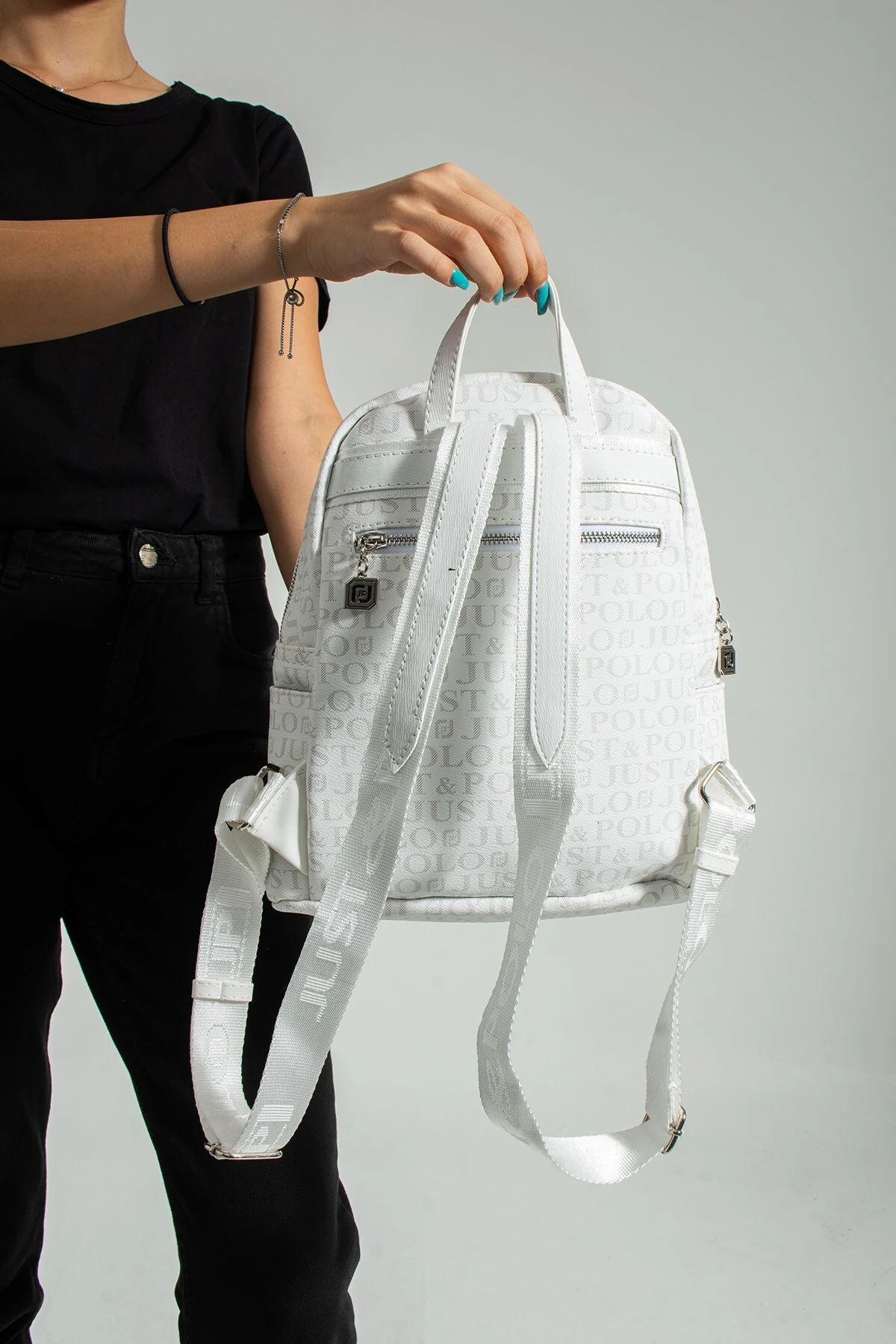 Beyaz 9 Bölmeli Büyük Boy Yeni Sezon Kadın Sırt Çantası 28x33cm PBU4040