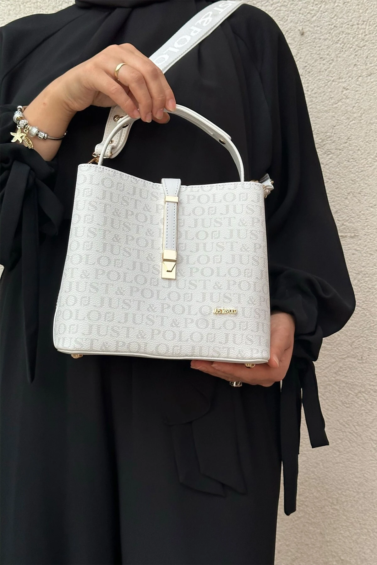 Beyaz Baskı Desenli Su Geçirmez 3 Gözlü Kadın Omuz Çantası 22x20cm PBU4002