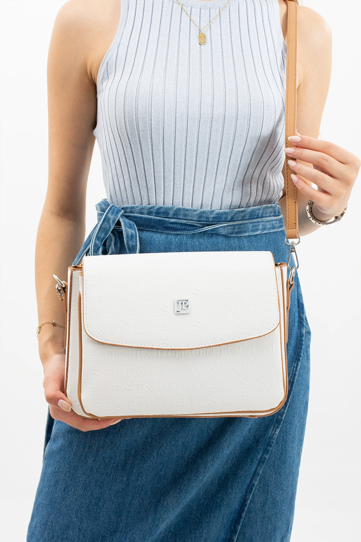 Beyaz Büyük Boy Gofraj Baskı 6 Gözlü Kadın Çapraz Omuz Çantası 29x19cm Pbu20106