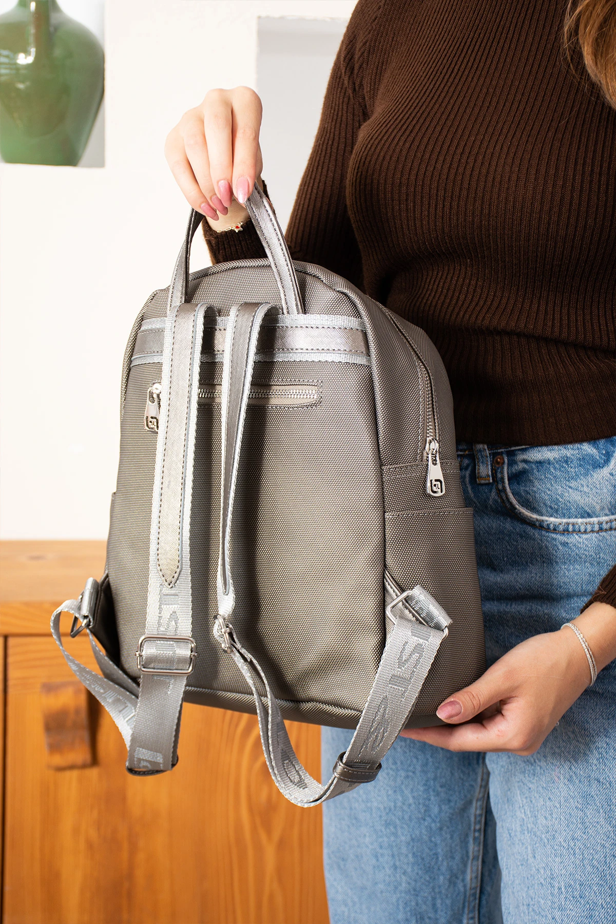 Kadın Suya Dayanıklı Gri Renkli Lacos Kumaş Çok Gözlü Orta Boy Okul Ve Sırt Çantası NL6206