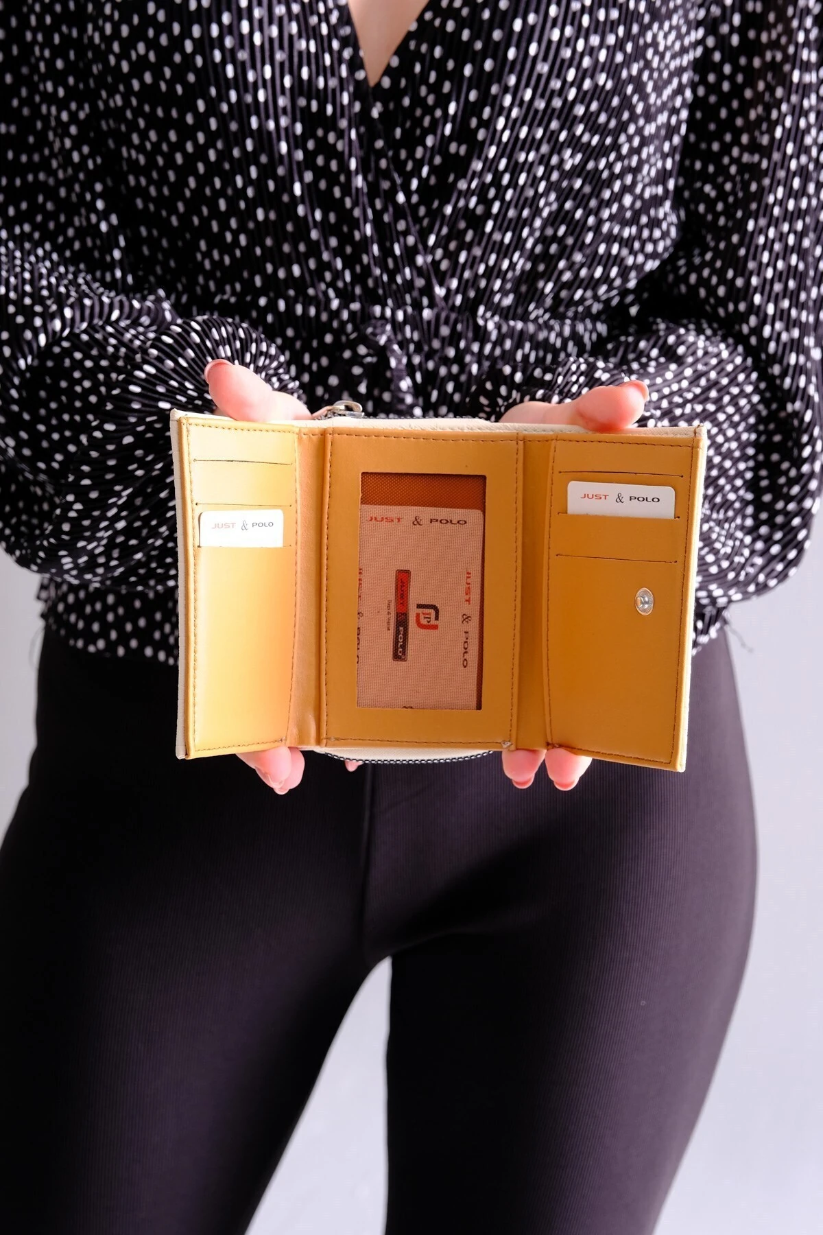 Beyaz Büyük Boy 5 Gözlü Kadın El ve Omuz Çantası ve Cüzdan Kombini TR4092-02