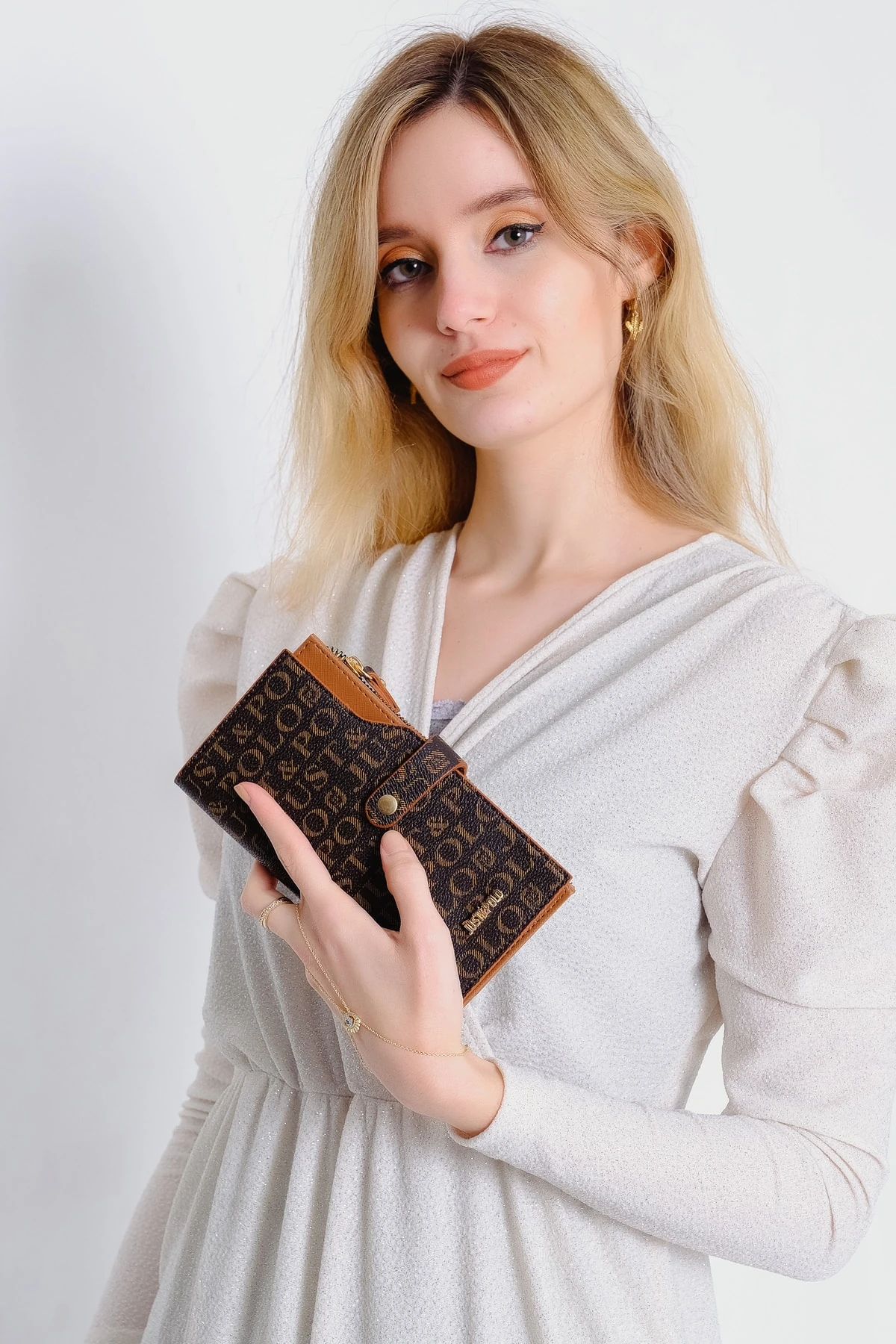 Beyaz Bol Kartlıklı Kağıt Para Ve Telefon Bölmeli Flötr Kadın Cüzdan 10x20cm Pbu11