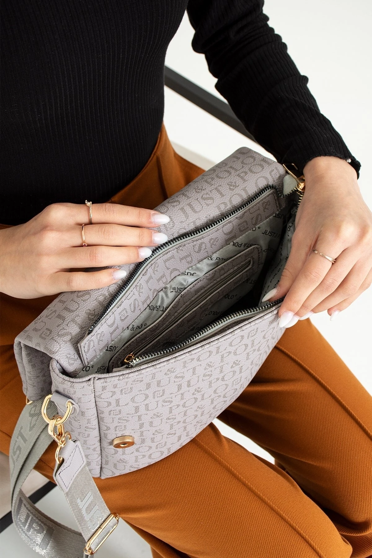 Gri Füme Kadın Büyük Boy 4 Bölmeli Postacı Omuz Çantası 29x20cm Tr4004