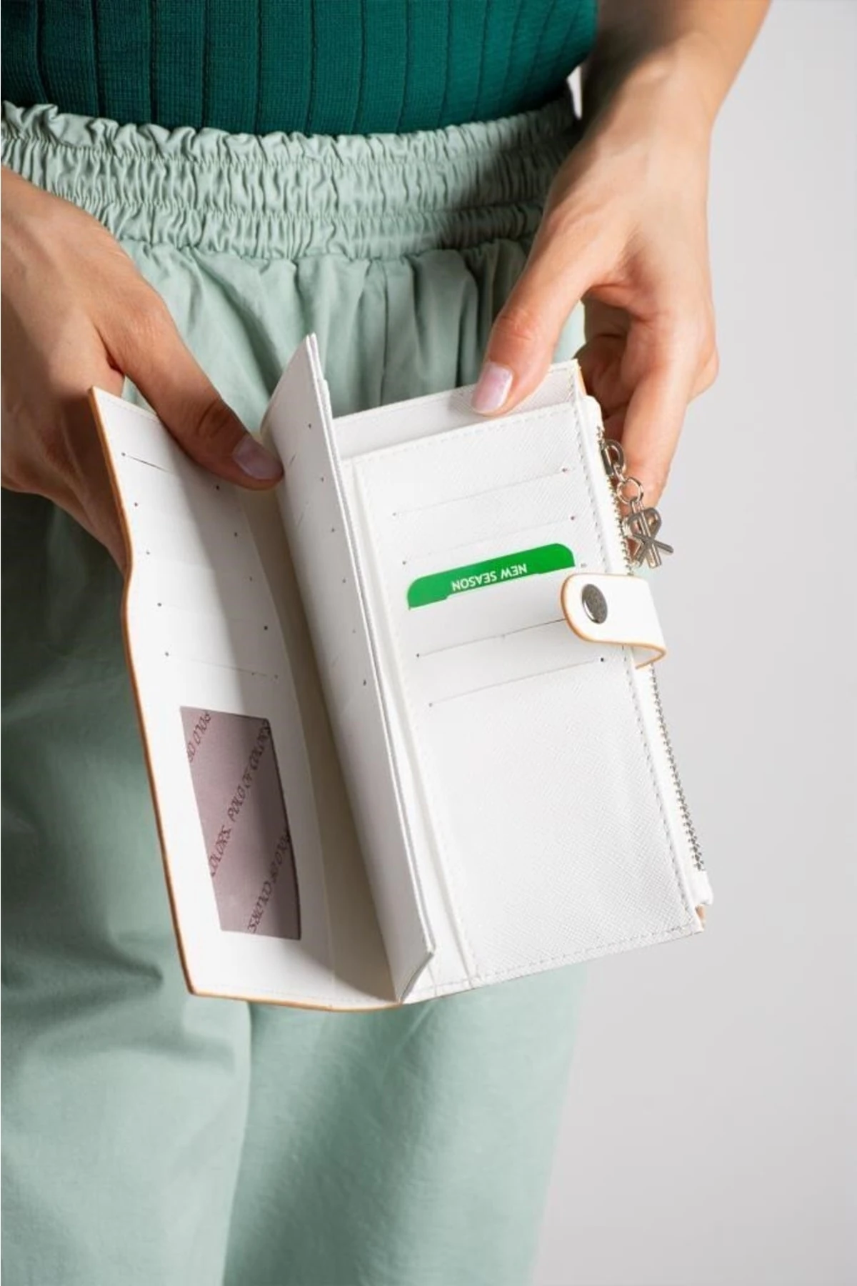 Beyaz Kadın Baskı Desenli Kilit Detaylı Kartlık Cüzdan Pbu8020