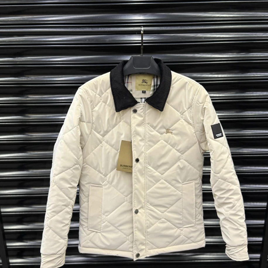 Burberry Krem Yakalı Mont