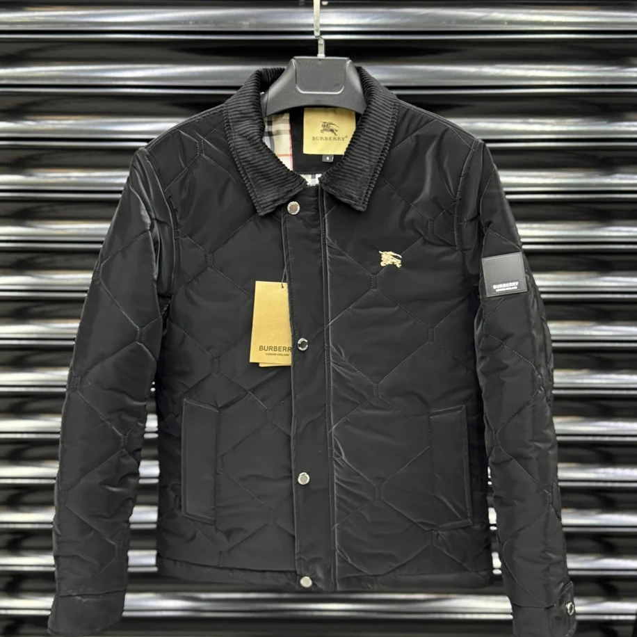 Burberry Siyah Yakalı Mont