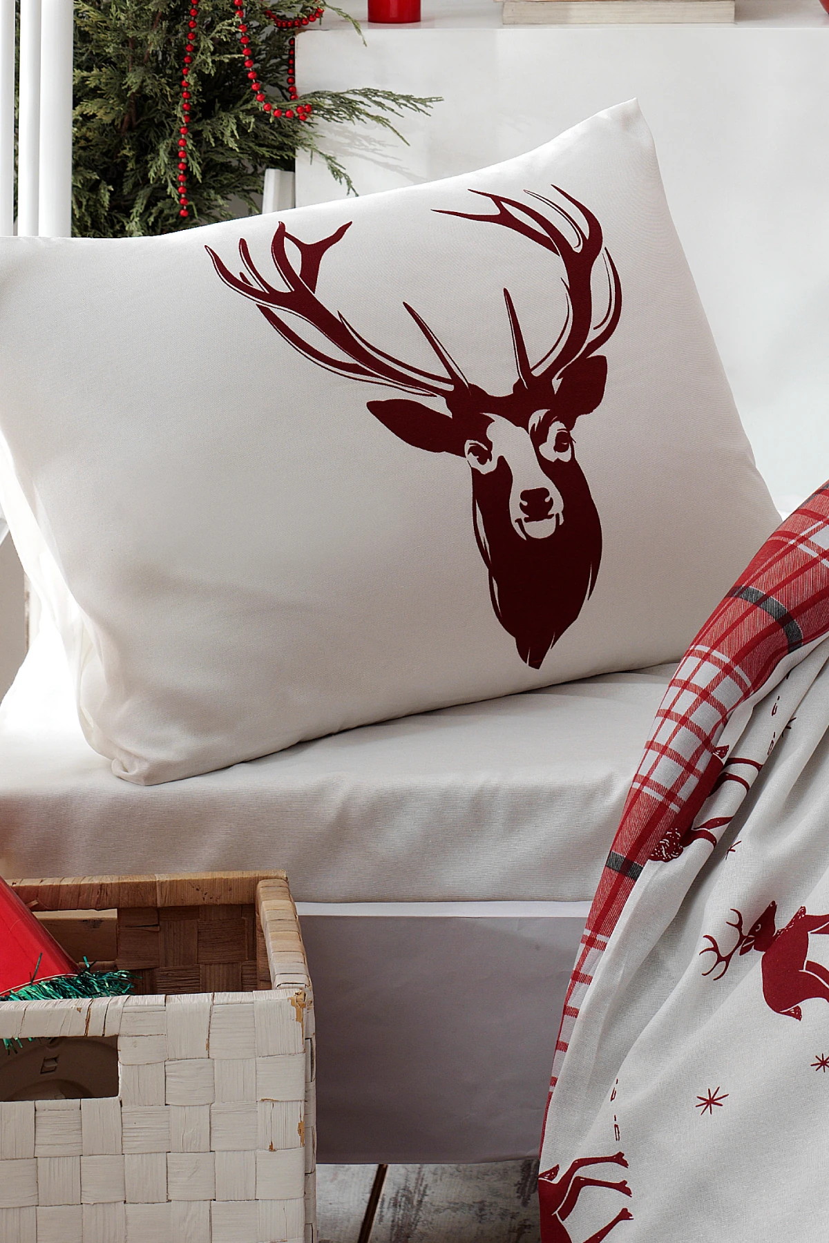 Tek Kişilik Kolay Ütülenir Nevresim Takımı Bordo Geyik