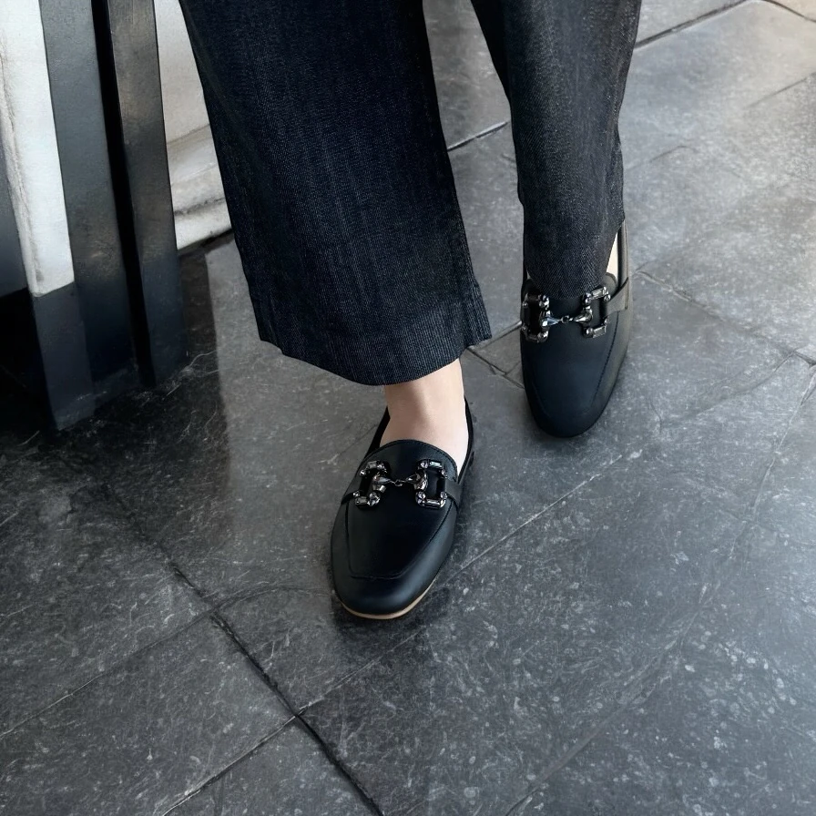 Shiny Deri Loafer Siyah Taş Detaylı Kadın Ayakkabı