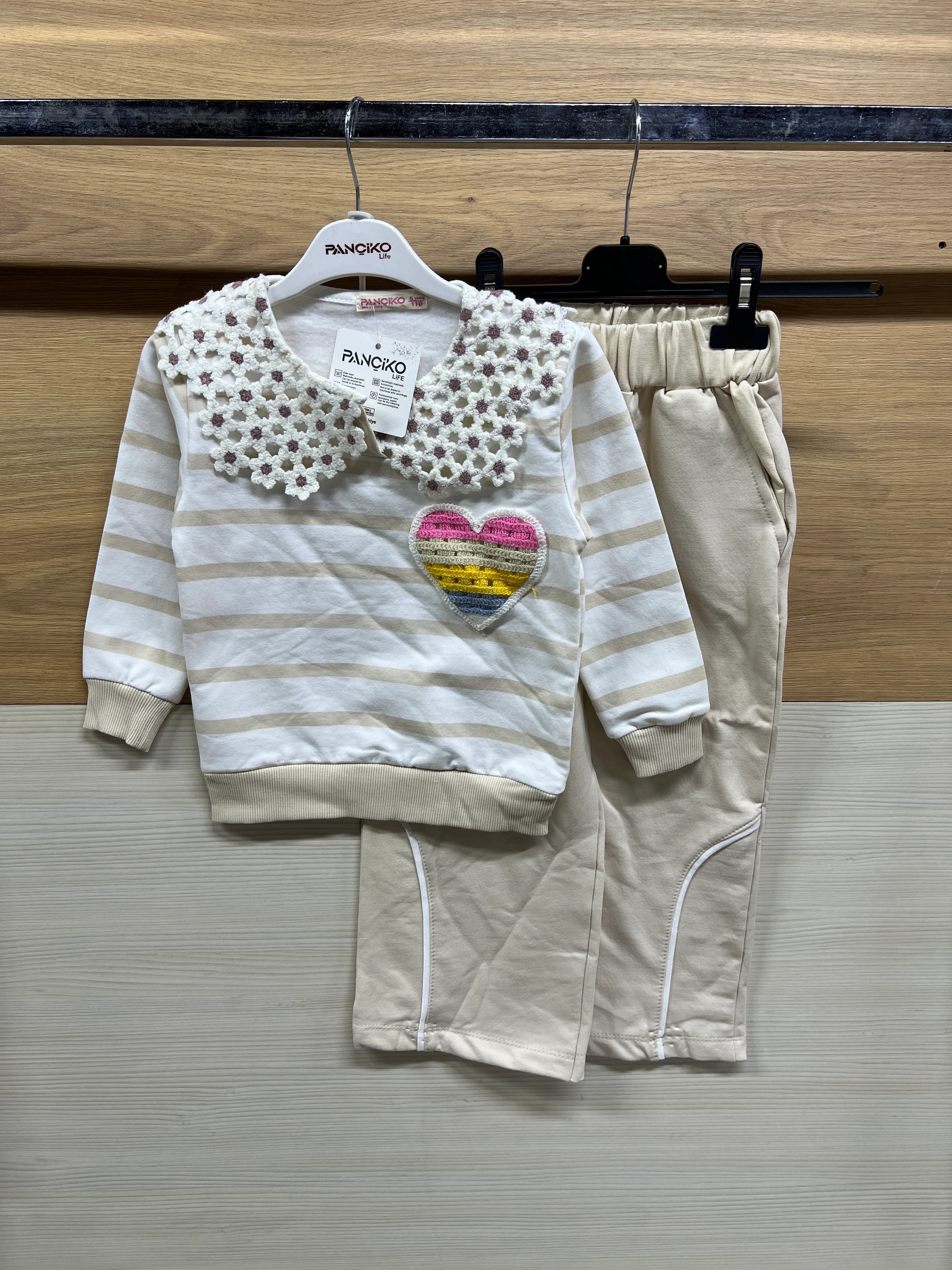 Dantel Yakalo Kalp Nakışlı Şardonlu Alt Üst Takım Bej