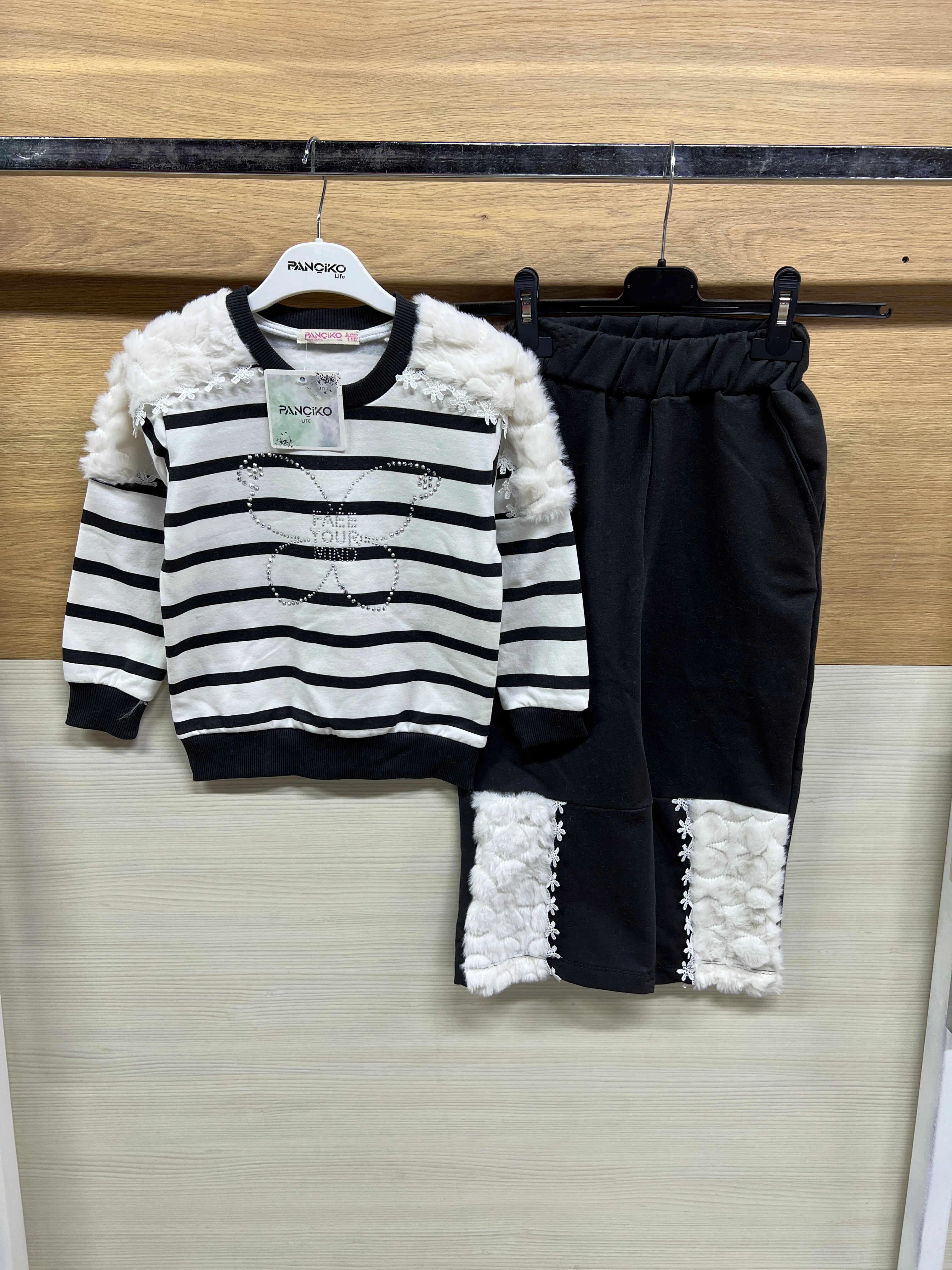 Peluş Detaylı Kelebek Taş İşlemeli Şardonlu Alt Üst Takım Siyah