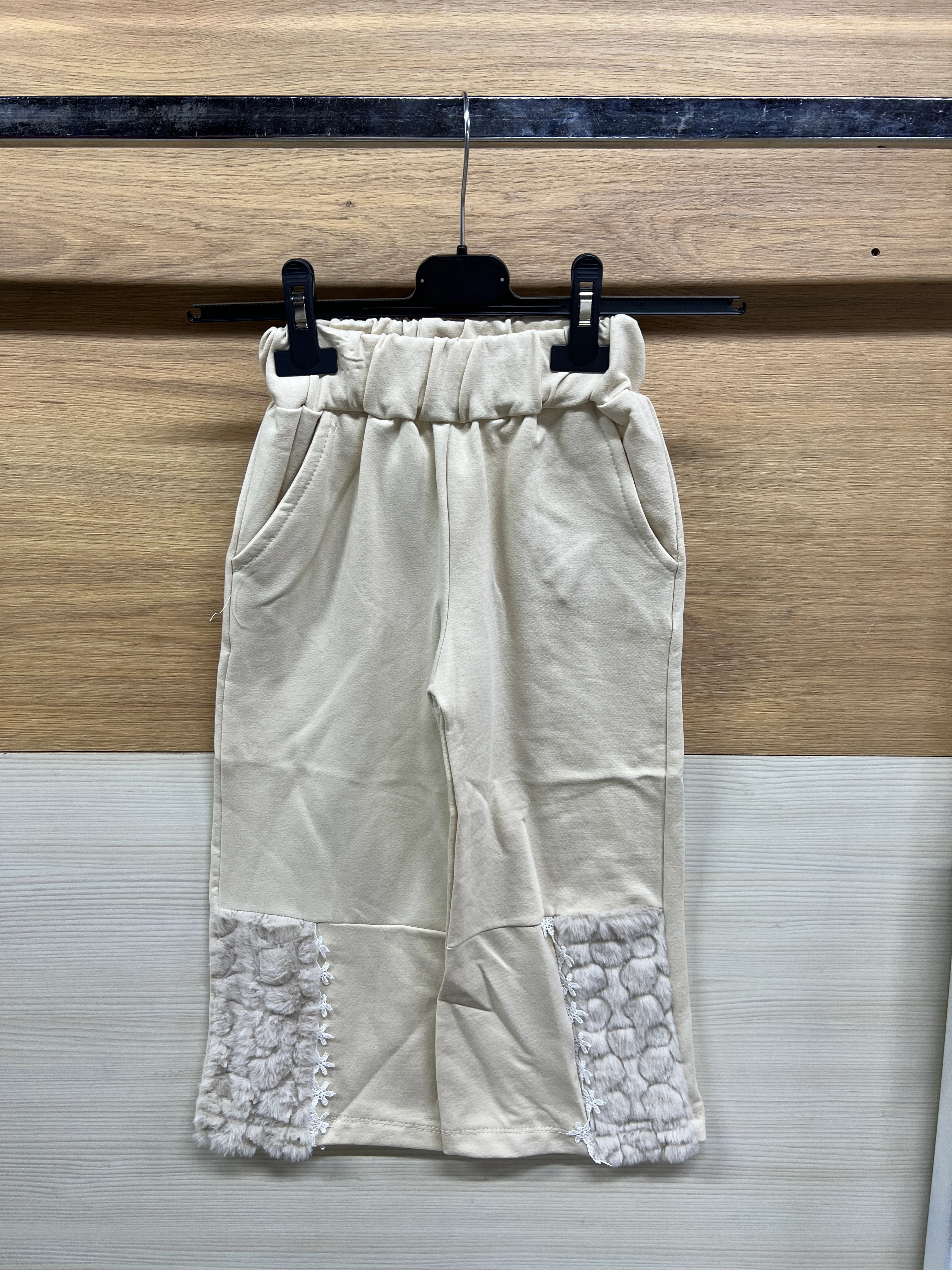 Peluş Detaylı Kelebek Taş İşlemeli Şardonlu Alt Üst Takım Bej