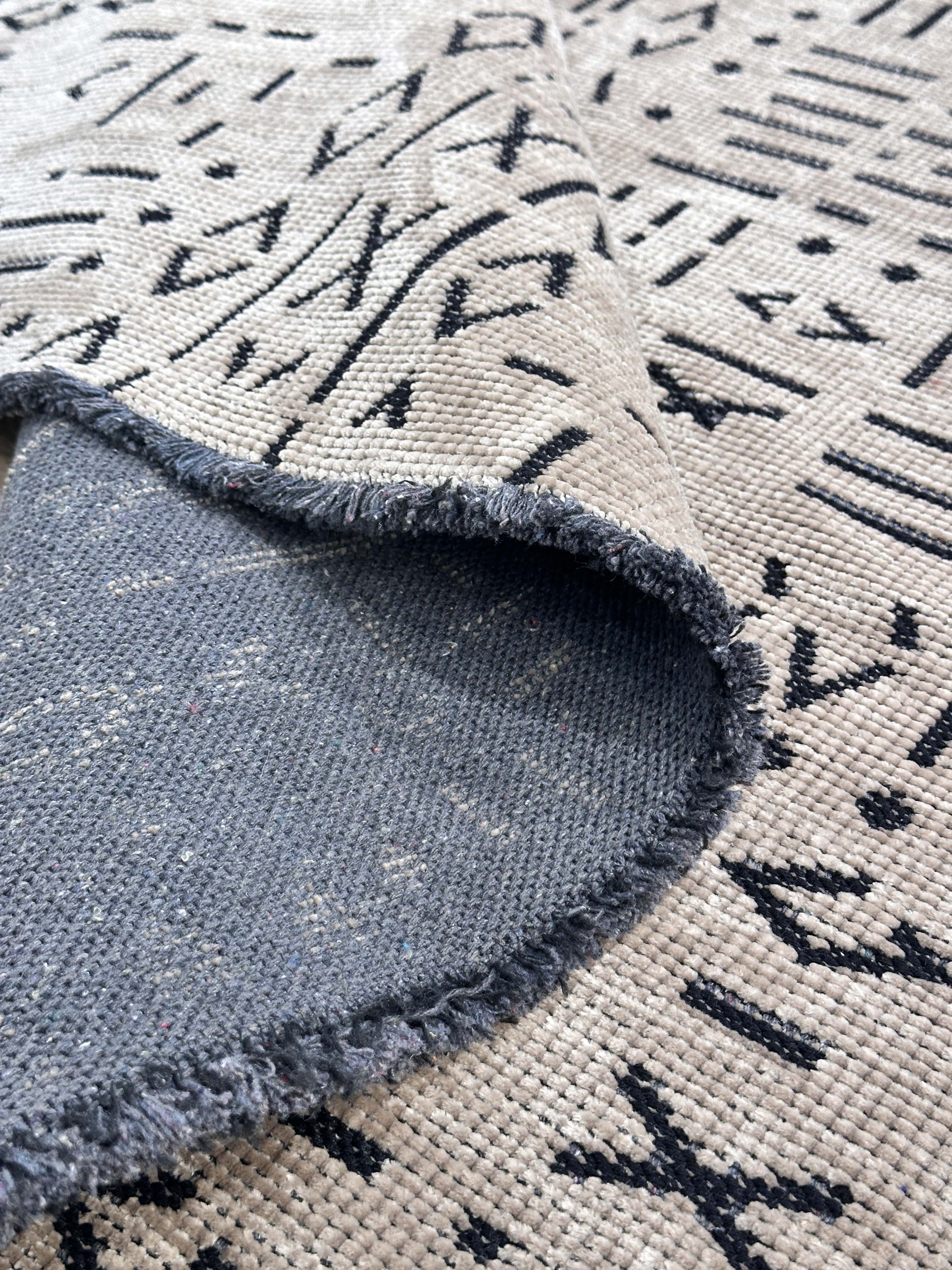 Şönil Kilim Çivi Desen Kahverengi