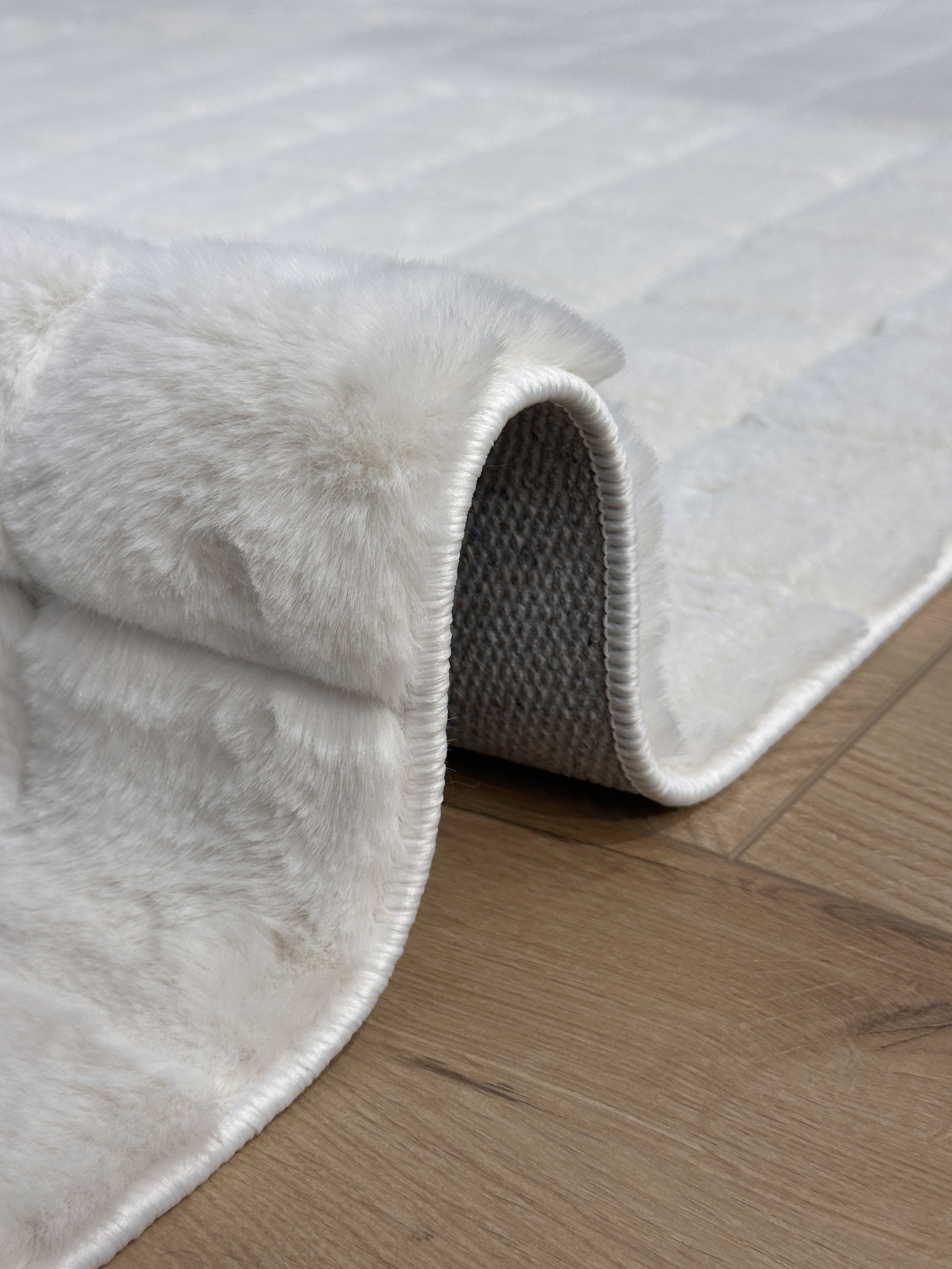 Makro Samur 4 Peluş/Post Halı Krem