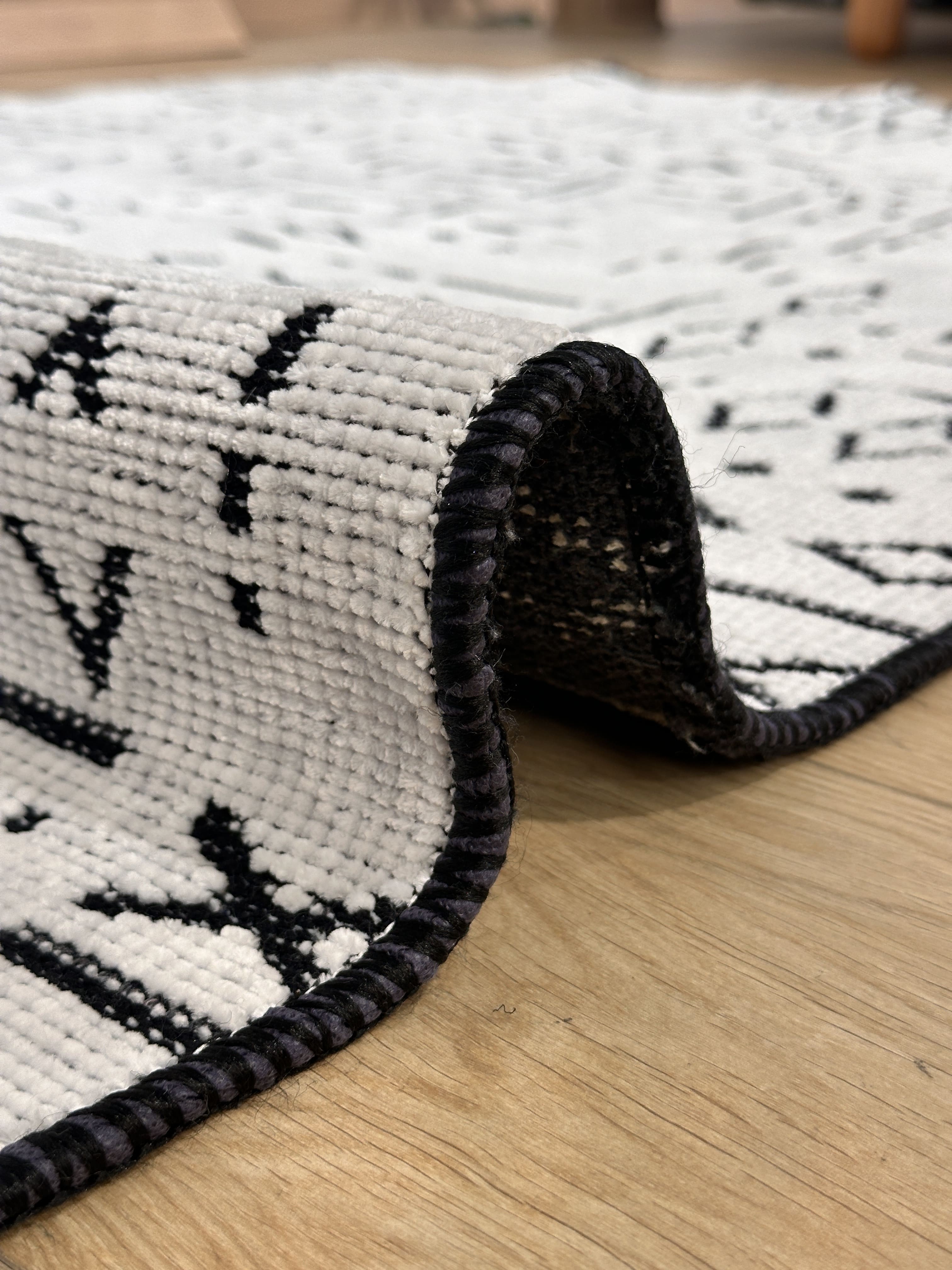 Şönil Kilim Çivi Desen Beyaz