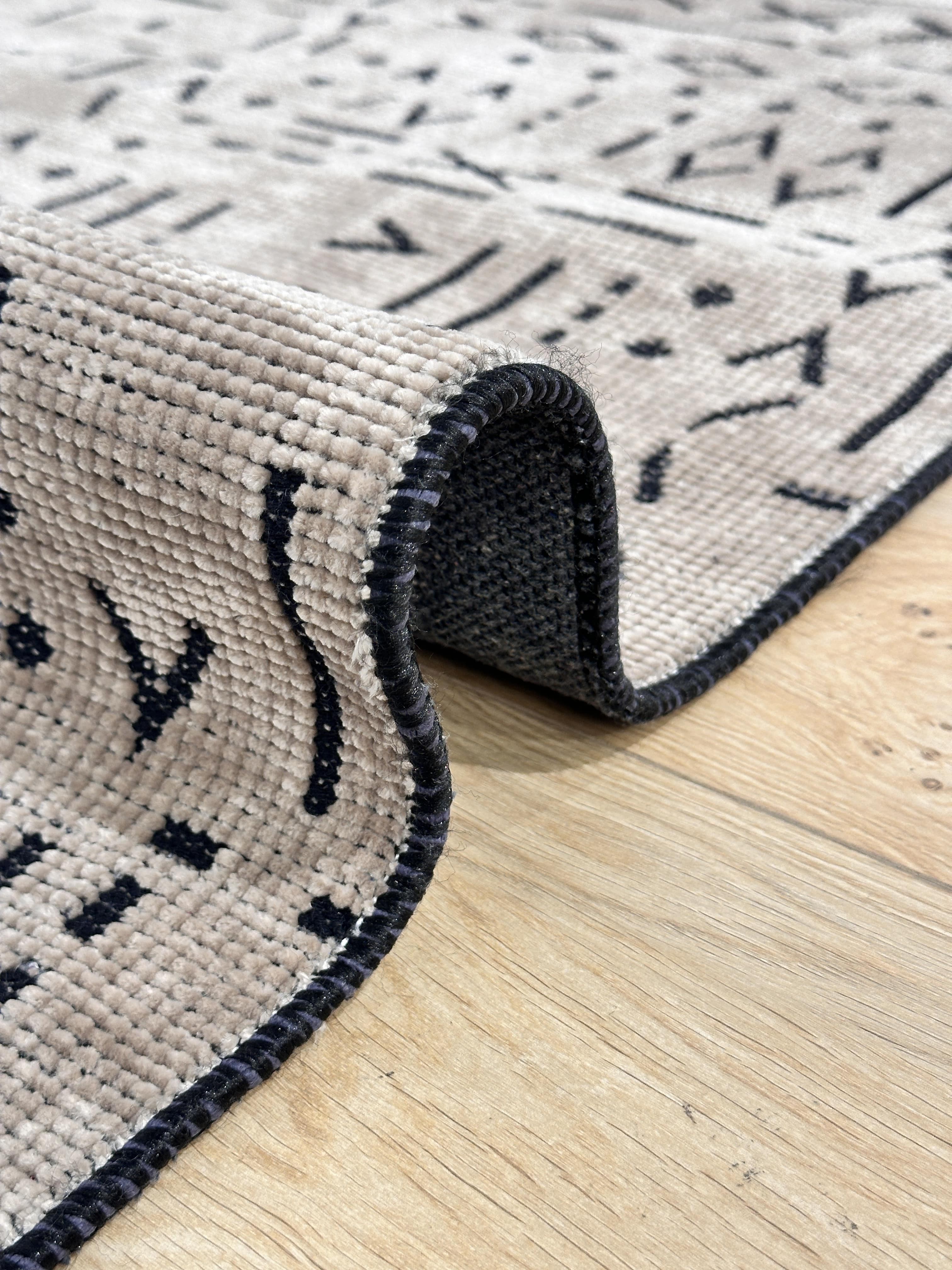 Şönil Kilim Çivi Desen Kahverengi