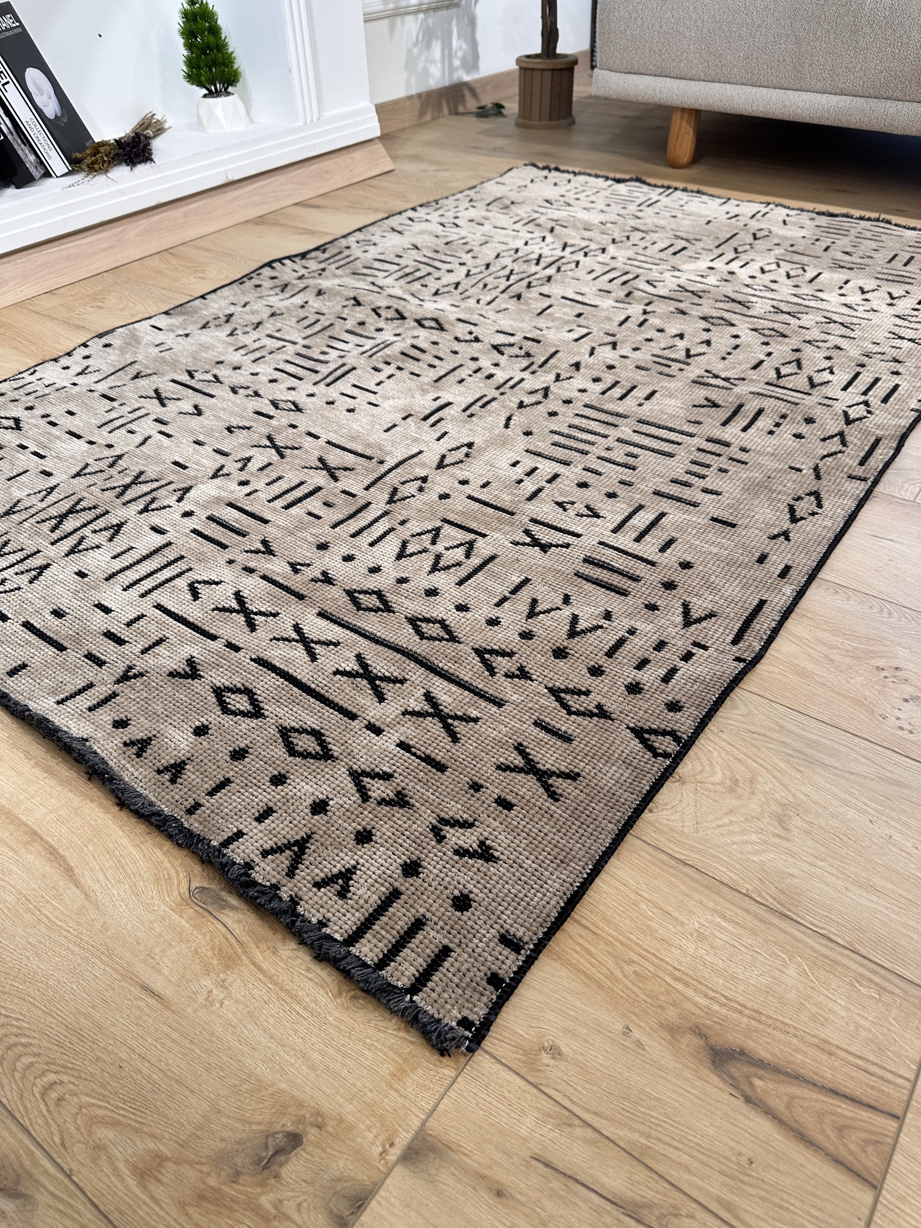 Şönil Kilim Çivi Desen Kahverengi