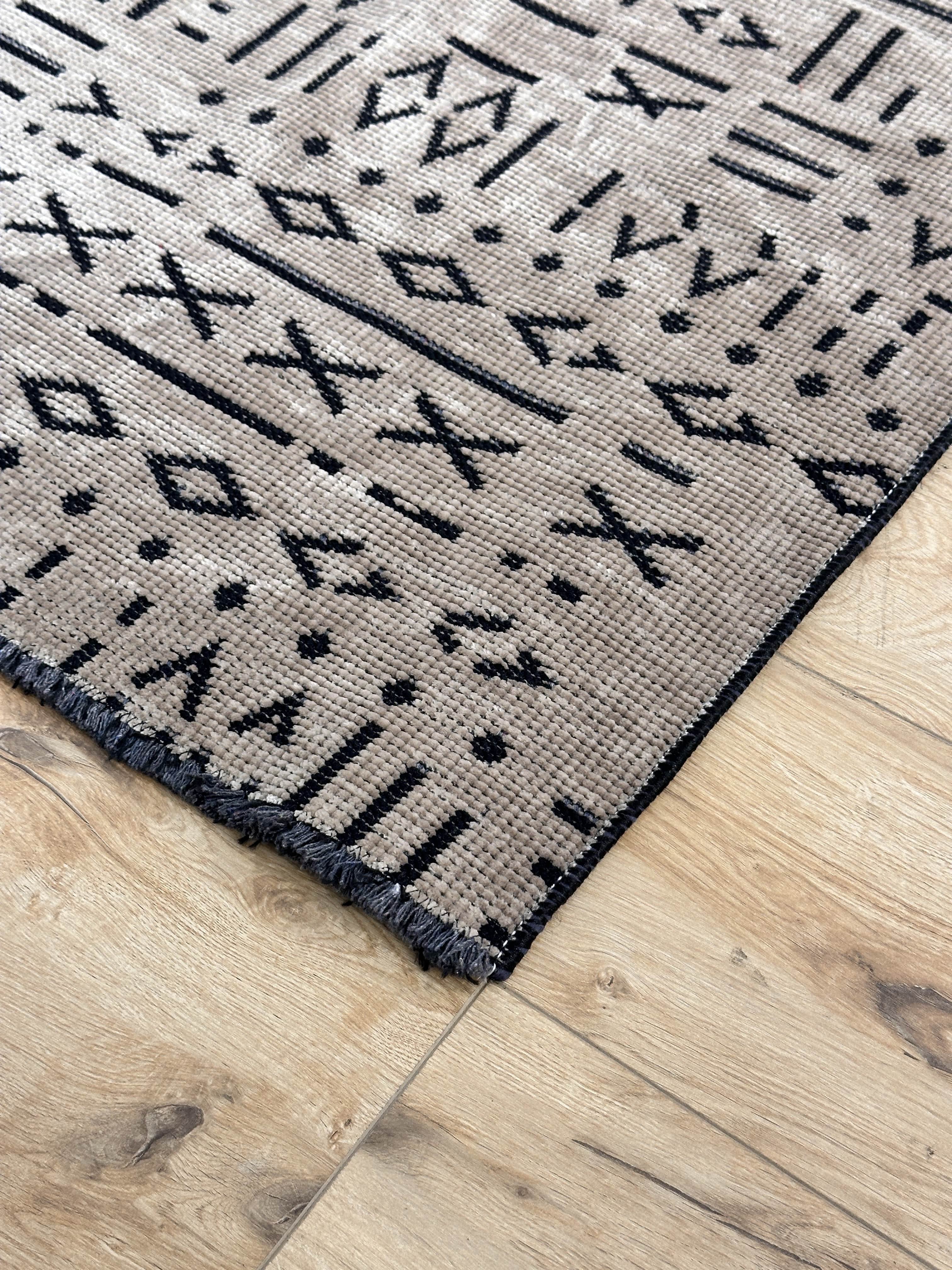 Şönil Kilim Çivi Desen Kahverengi