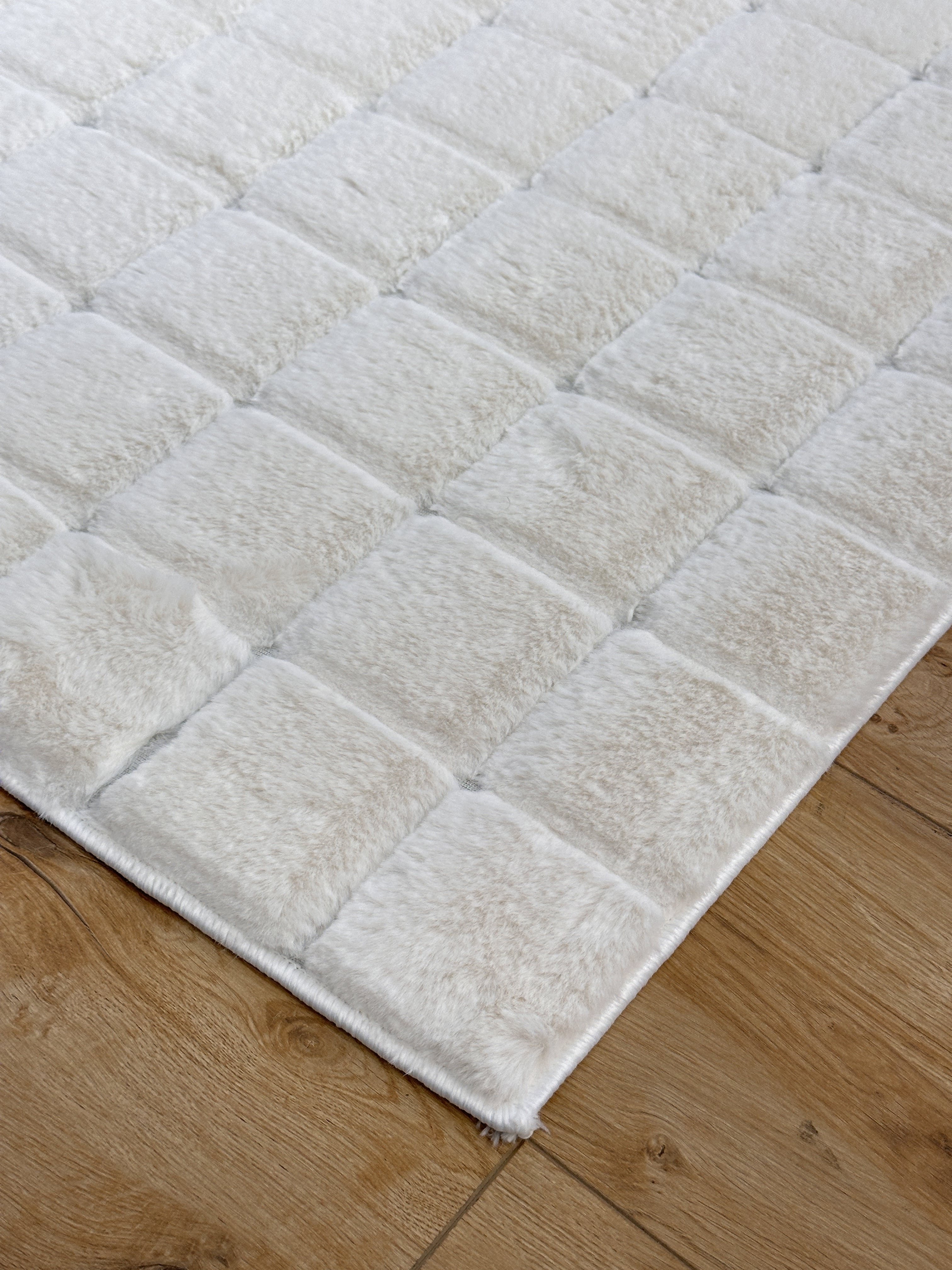 Makro Samur 4 Peluş/Post Halı Krem