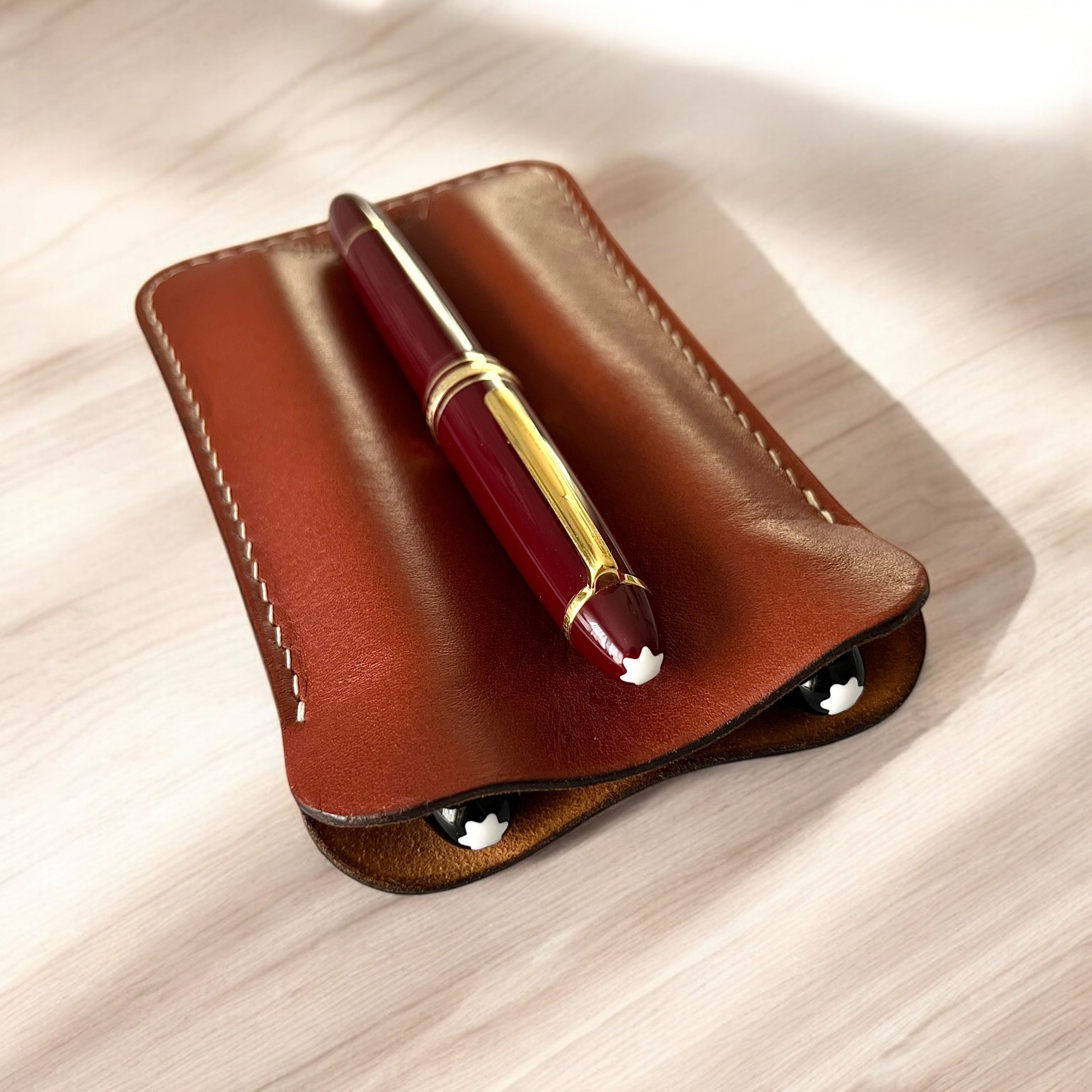 LEATHER DOUBLE PEN SLEEVE-COGNAC
