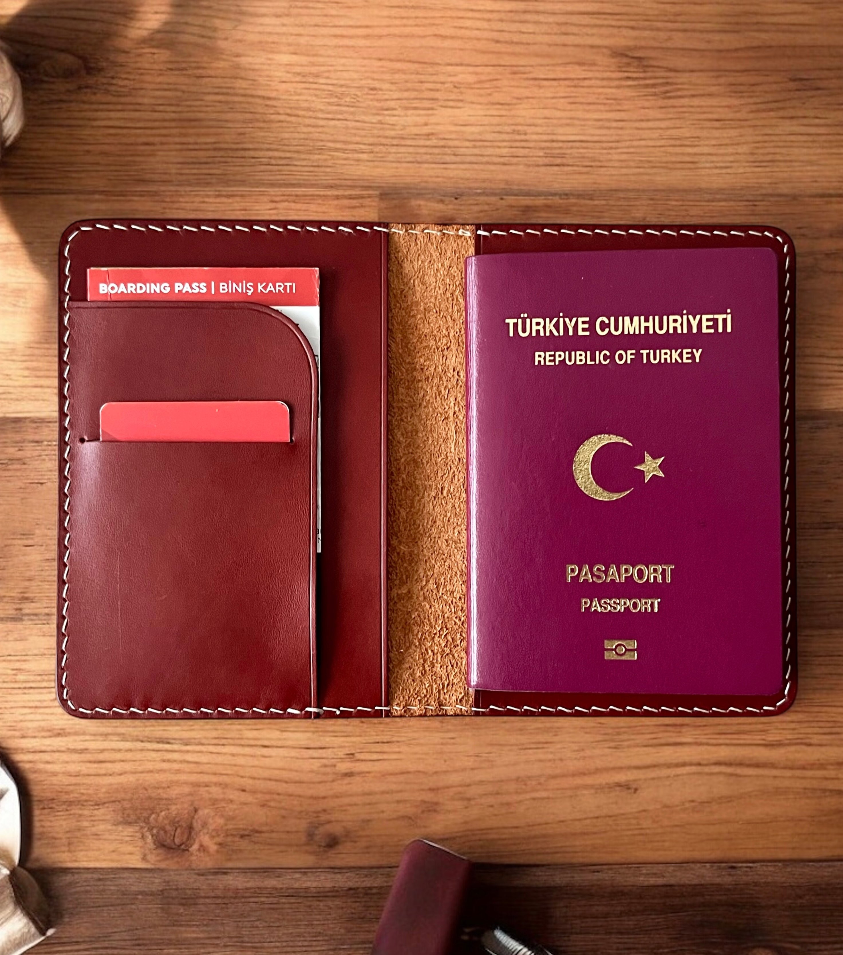 LEATHER PASSPORT HOLDER-RED BROWN
