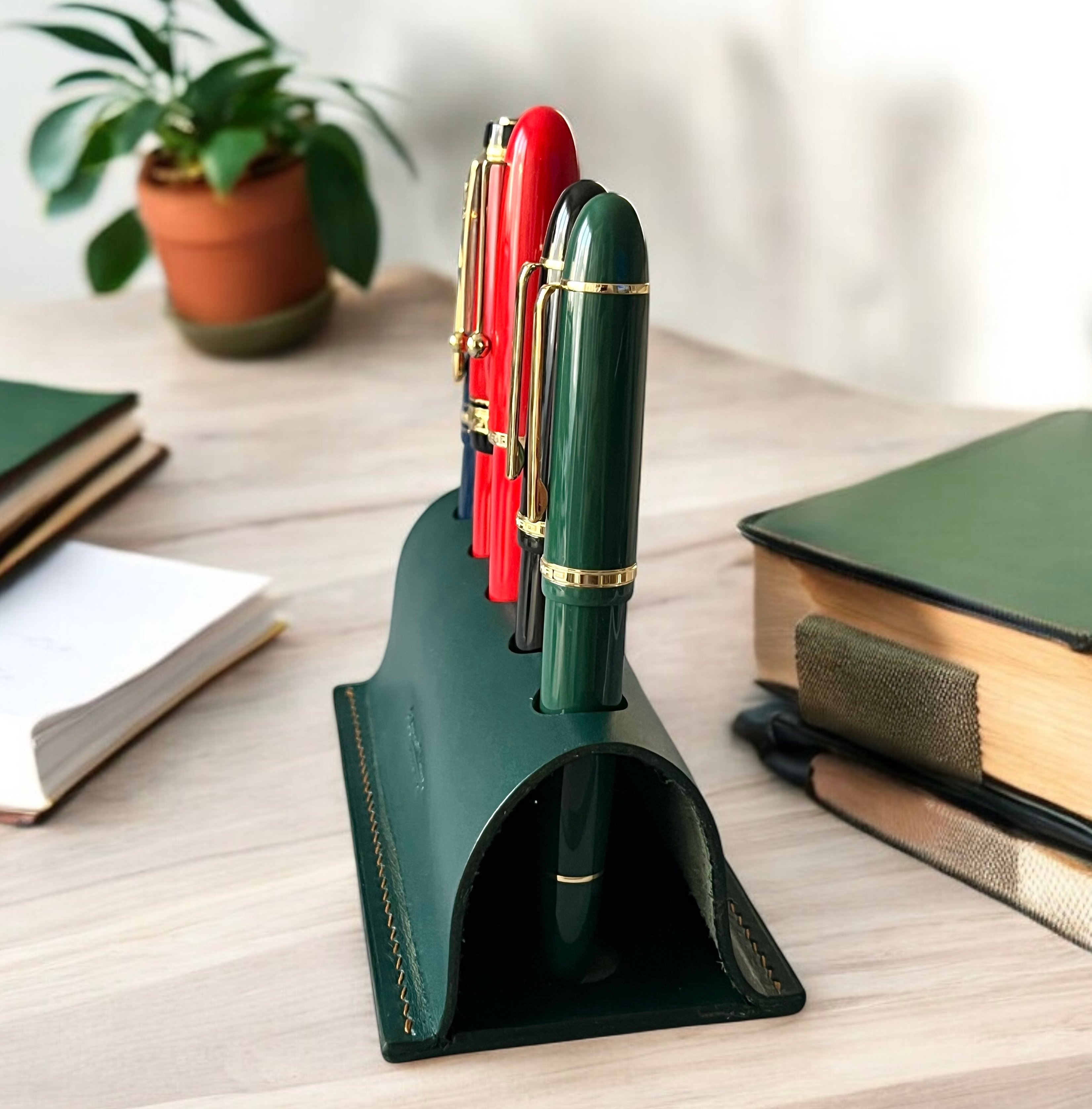 LEATHER PEN HOLDER FOR FIVE PENS-GREEN