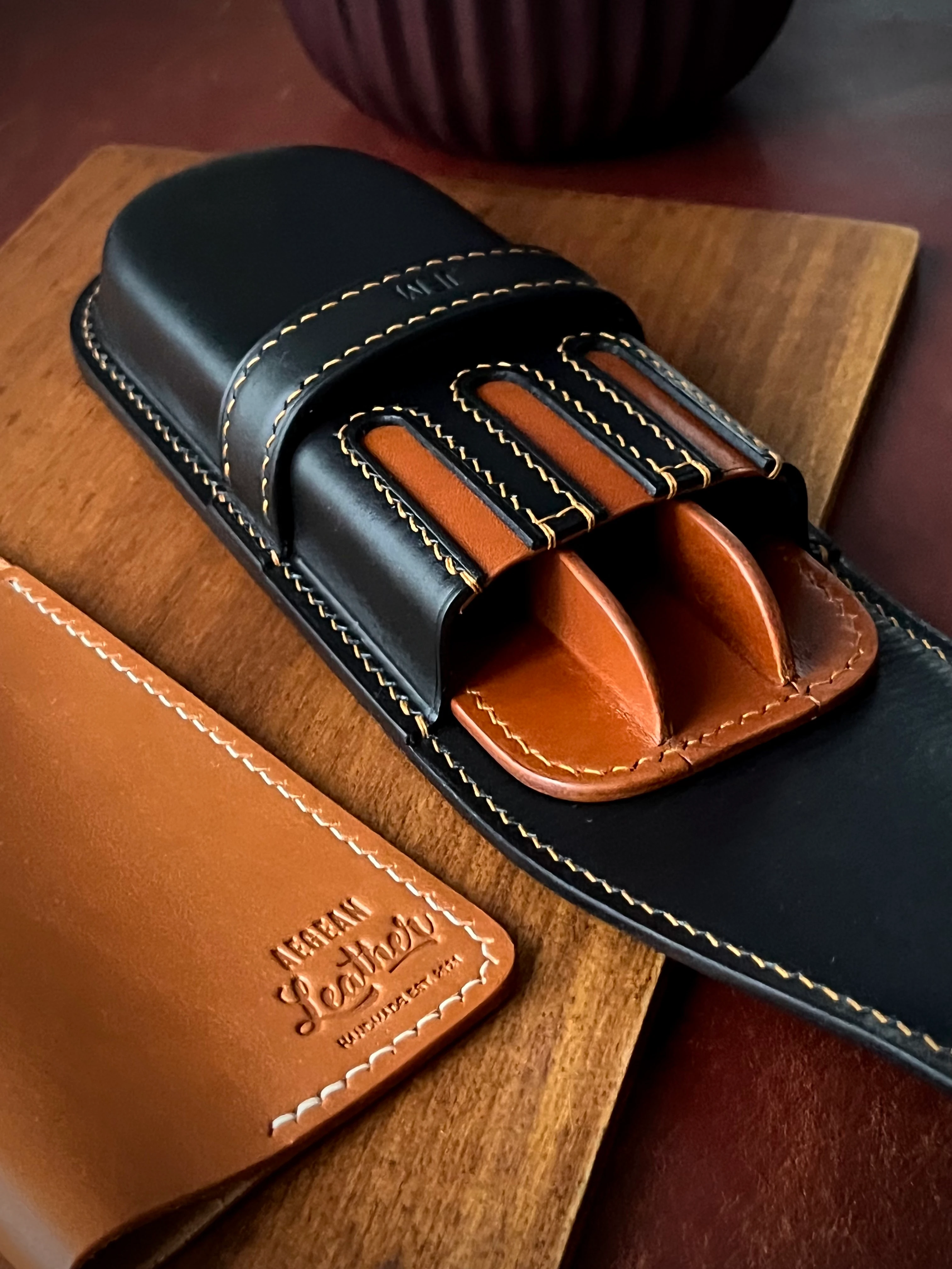 BLACK AMBER LEATHER PEN CASE FOR THREE PENS