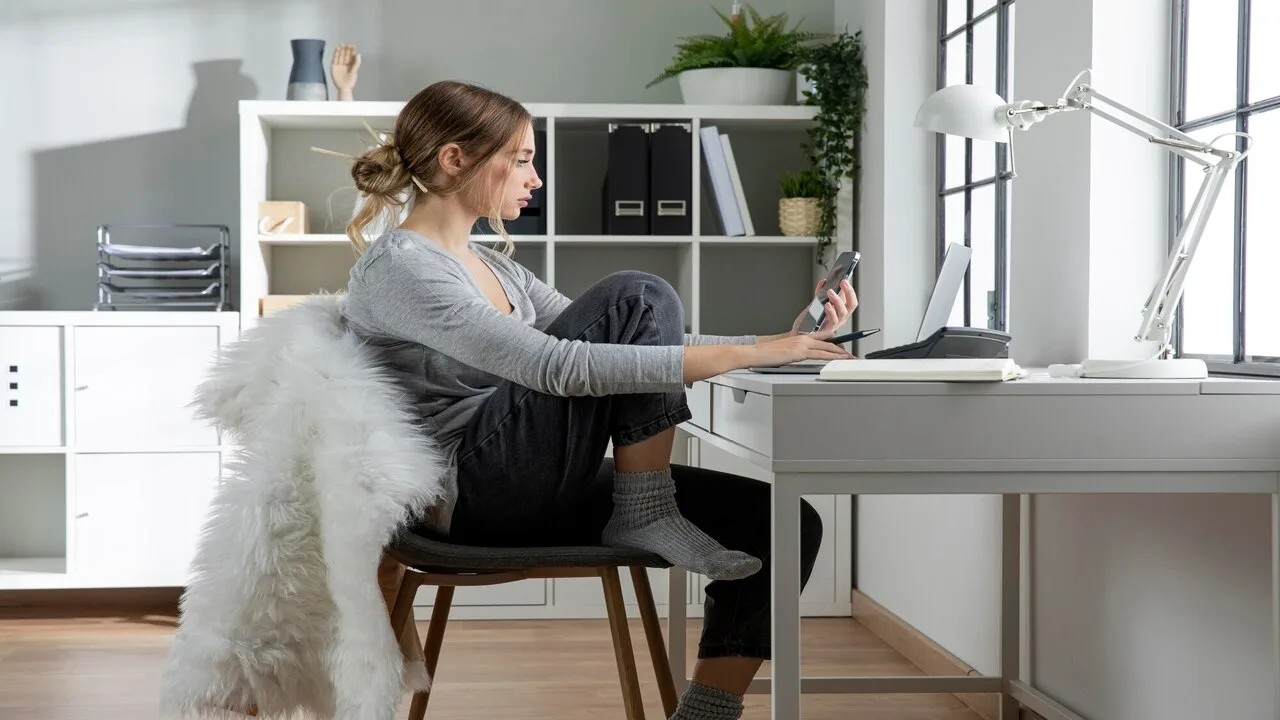 Yükseklik Ayarlı Çalışma Masaları Daha Sağlıklı ve Verimli Bir Ofis İçin