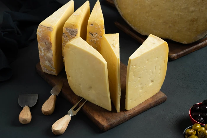 Kars Eski Kaşar Peyniri