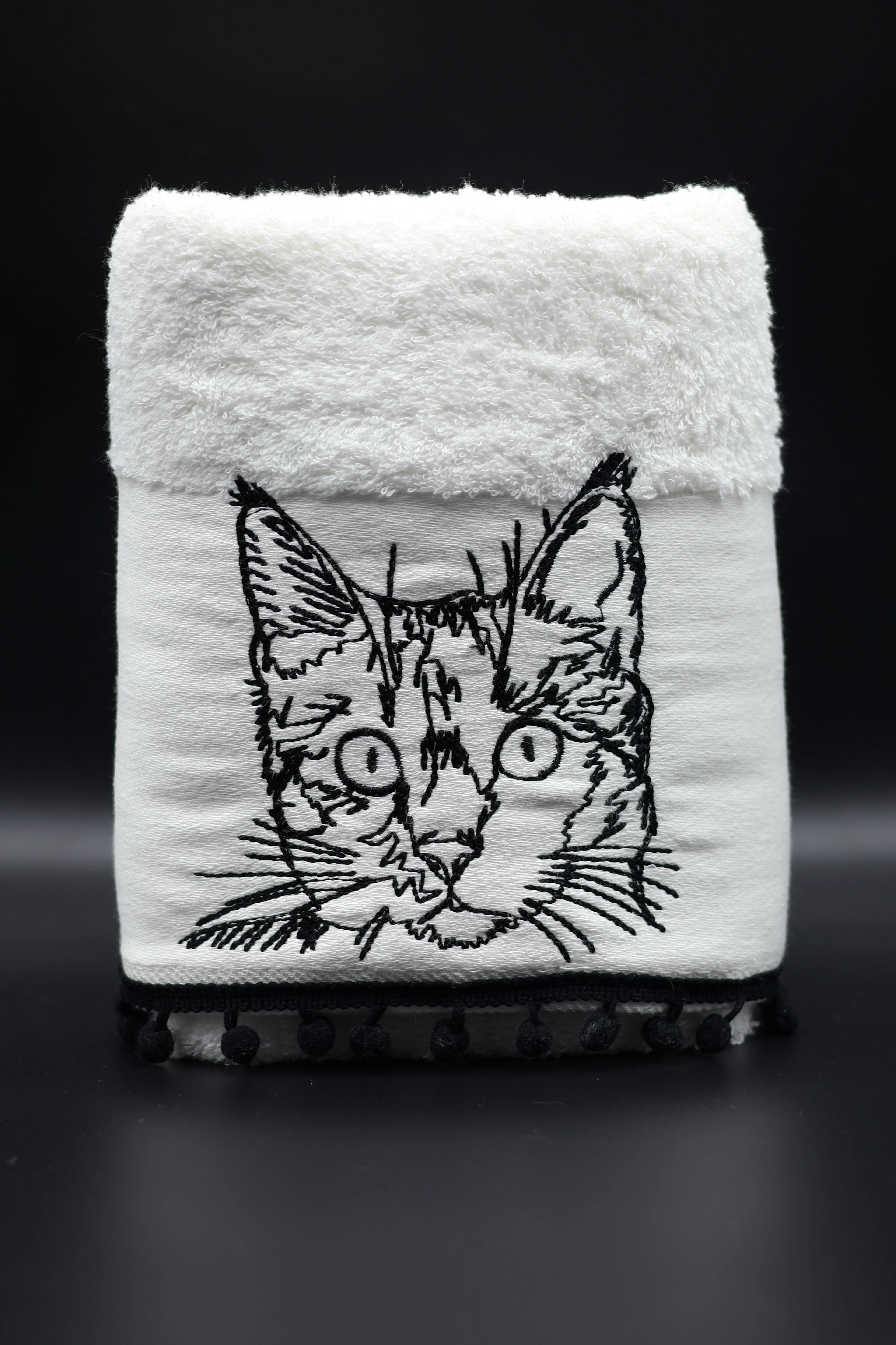 %100 Pamuk Kedi Nakışlı Siyah Ponponlu El ve Yüz Havlusu (50x90 cm)